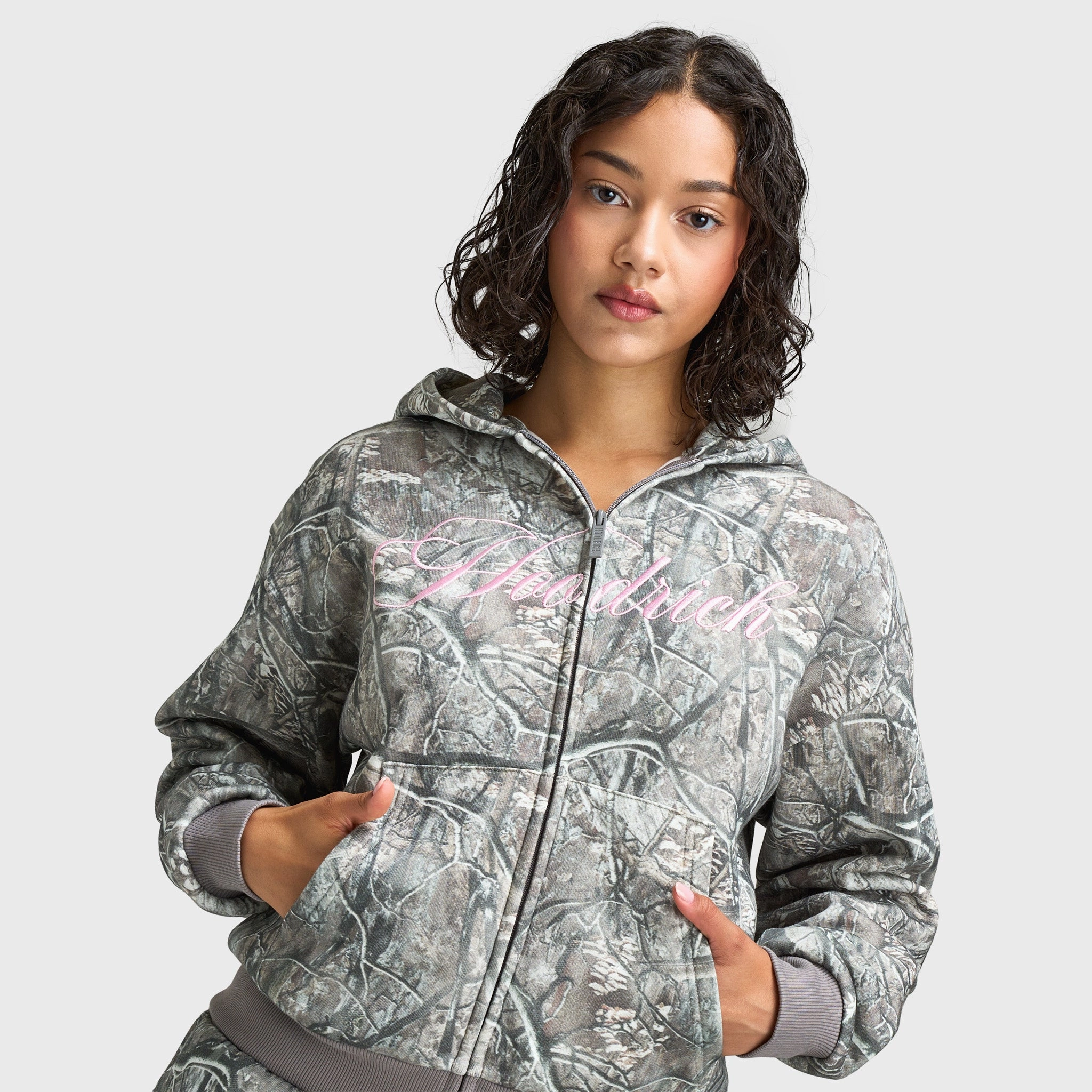 Weekend Vibe Winter Fit Hoodrich Women's Mid Length Zip Through Hoodie / Woodland Camo