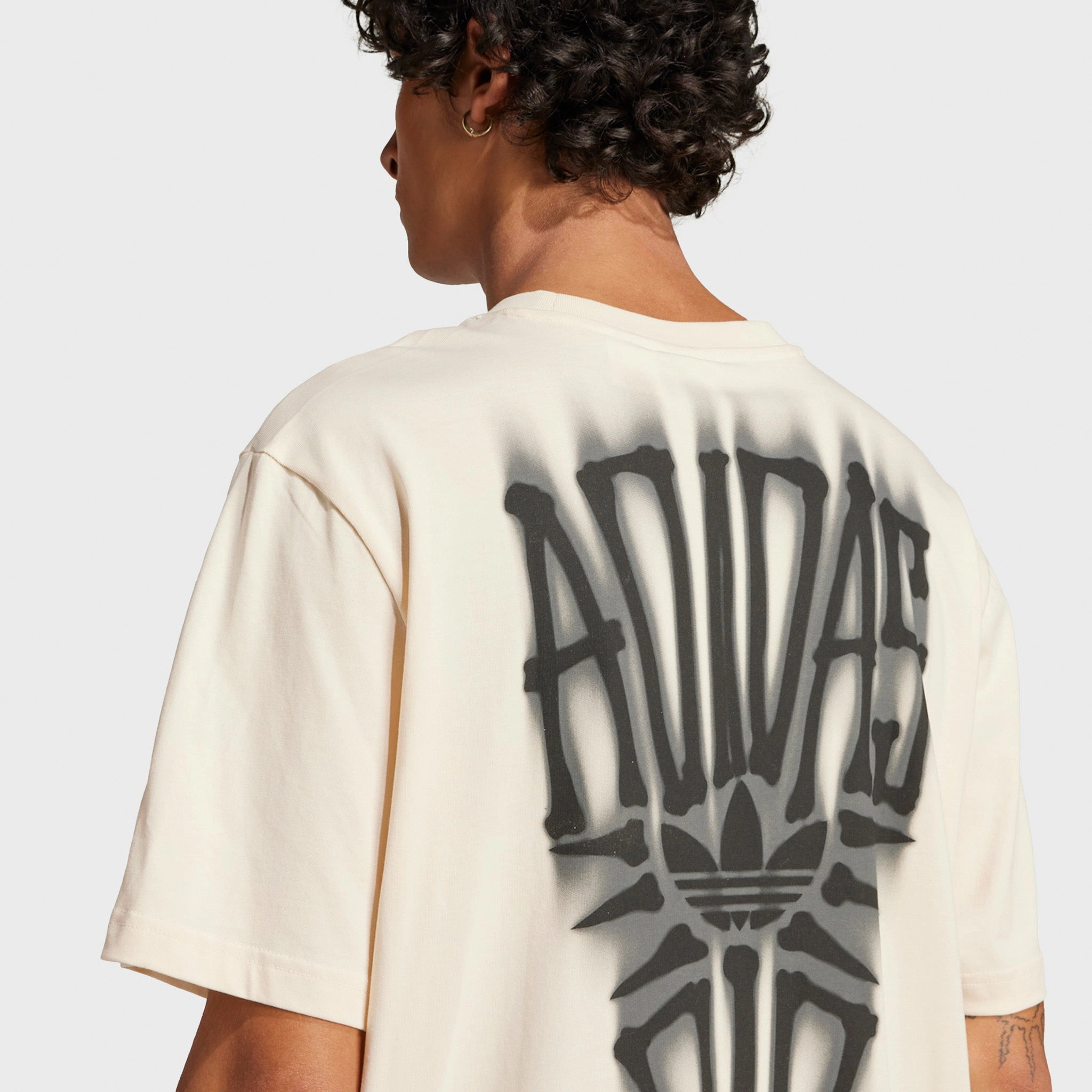 Lightweight adidas Skeleton Graphic T-Shirt / Wonder White