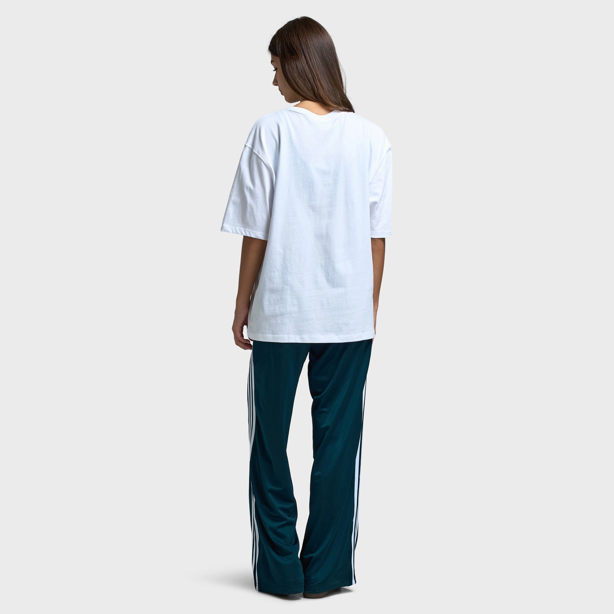 Adidas Women's Oversized Peach Graphic Tee / White Urban Casual