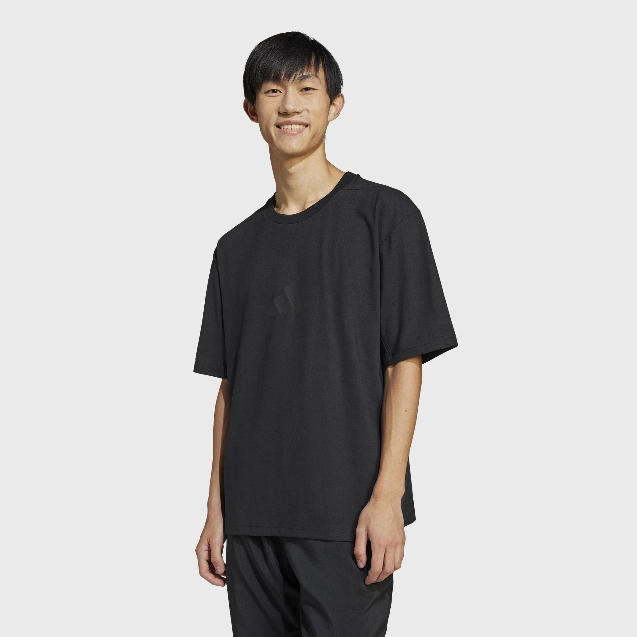 adidas Z.N.E. Loose-Fit T-Shirt / Black Athletic Fit Defense - focused