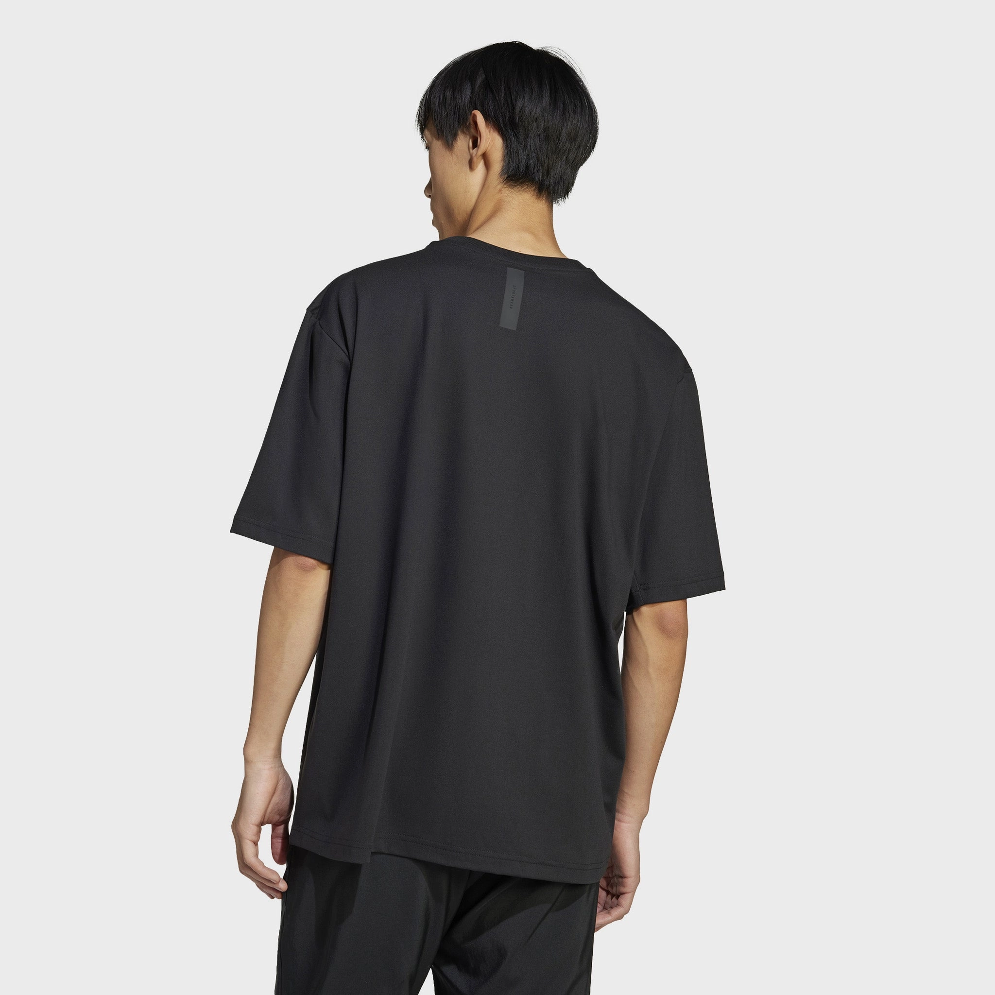 Color - coordinated adidas Z.N.E. Loose-Fit T-Shirt / Black