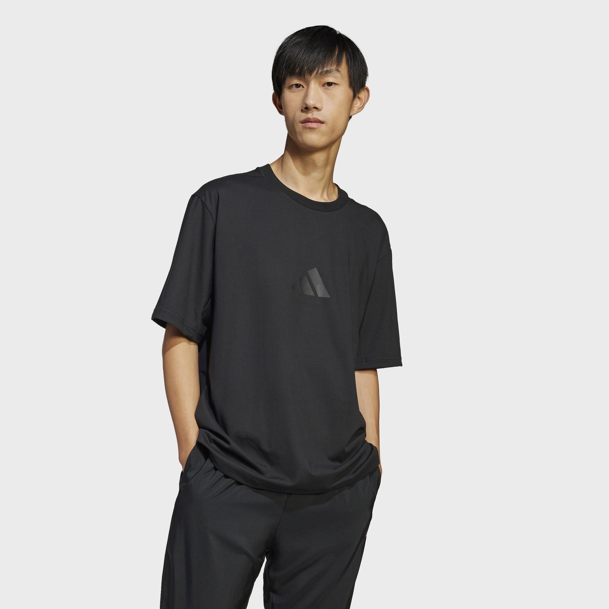 adidas Z.N.E. Loose-Fit T-Shirt / Black urban scene