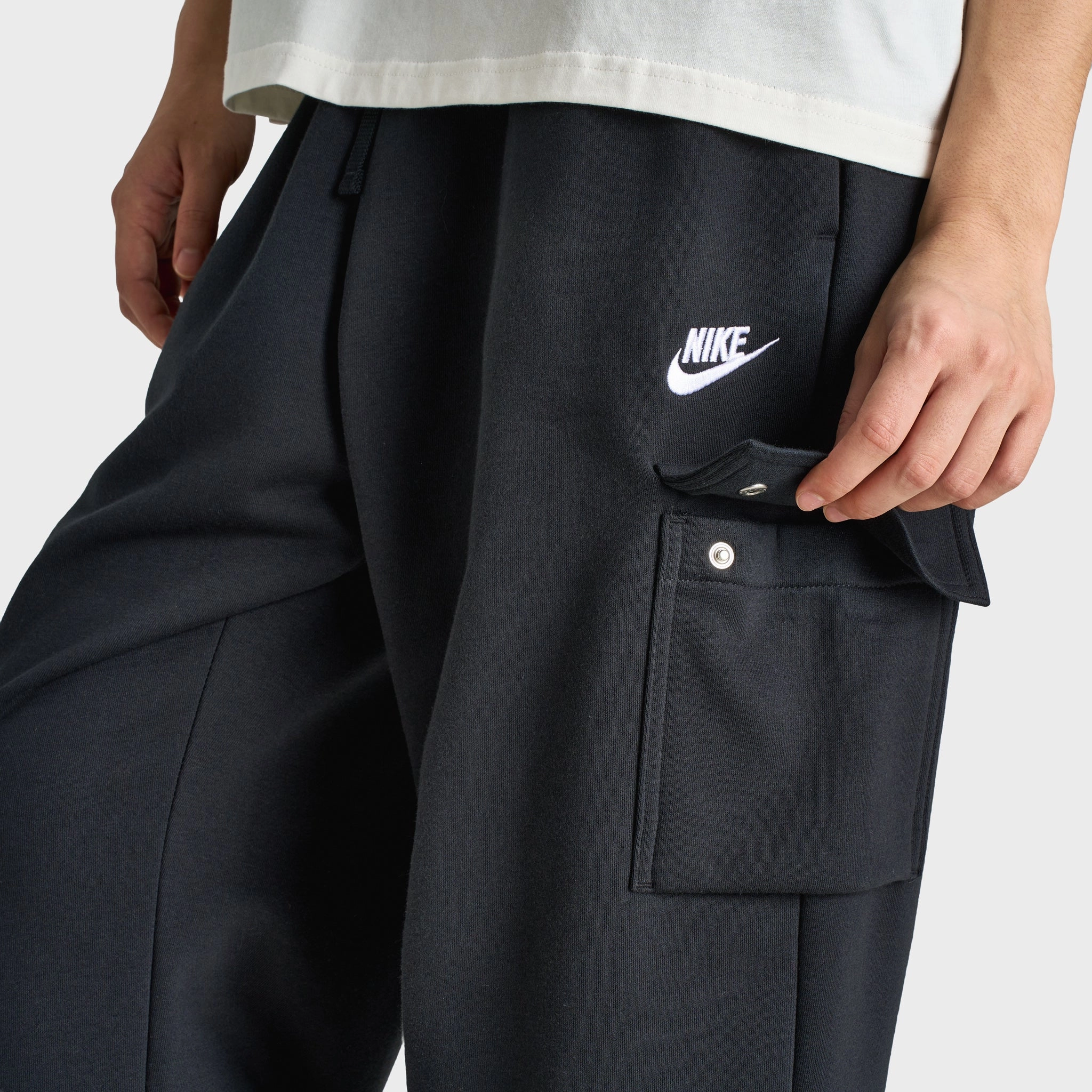Nike Sportswear Women's Club Fleece Mid-Rise Oversized Cargo Sweatpants Black / White compression support