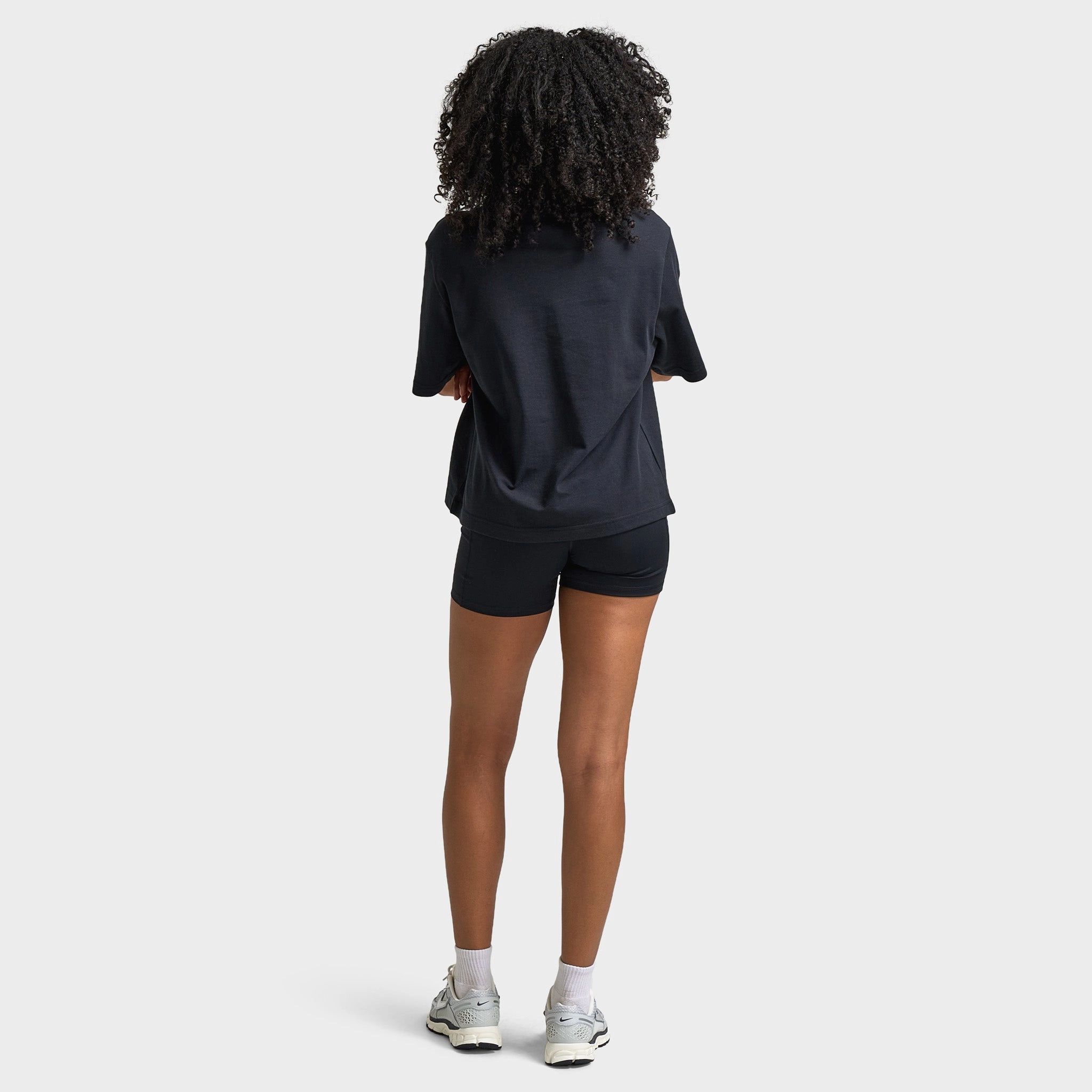 V neck elegance Evergreen Nike Sportswear Women's Essentials Boxy T-shirt Black / White