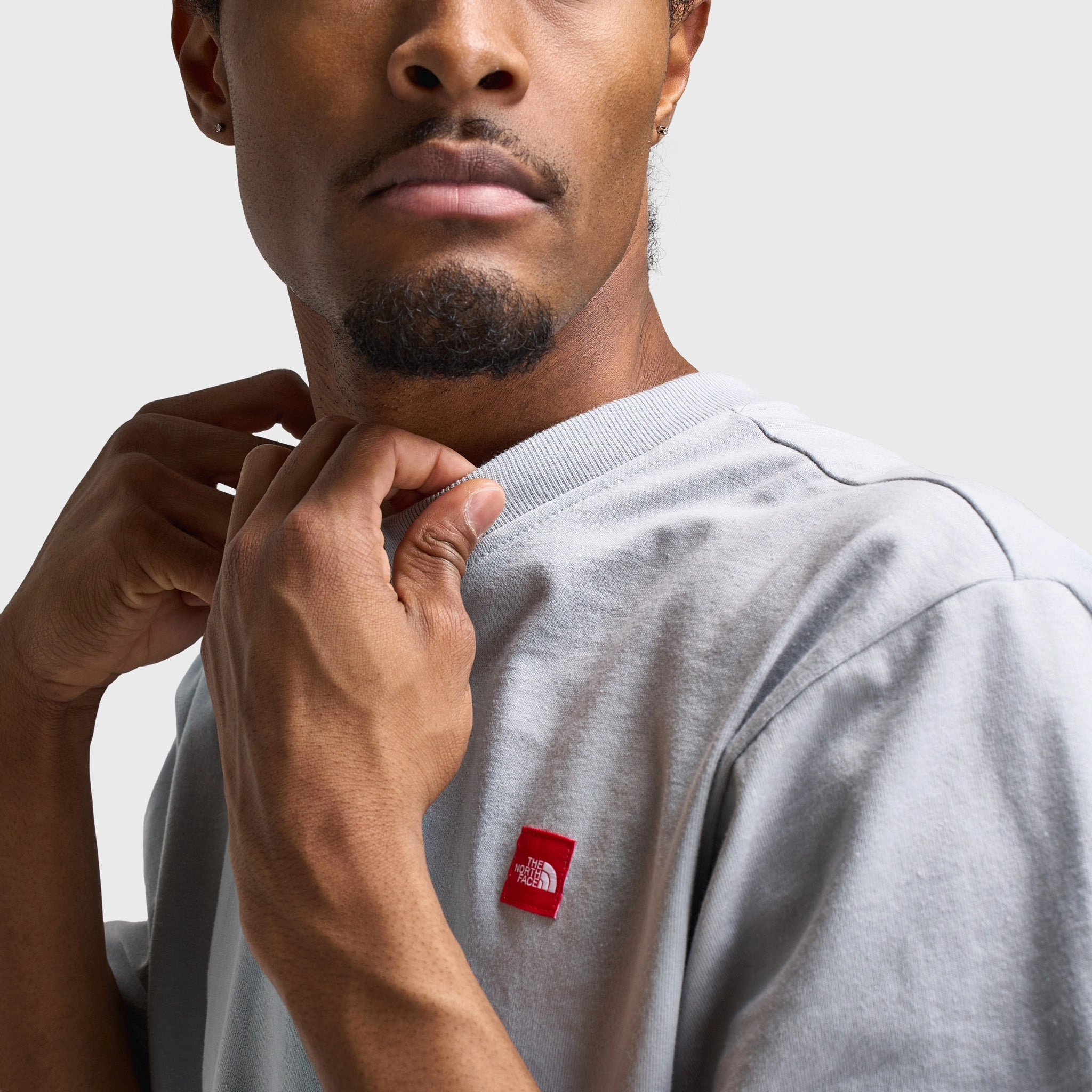 The North Face Red Box Everest Heavyweight T-Shirt / High Rise Grey Breathable Design Antibacterial Fiber Blend