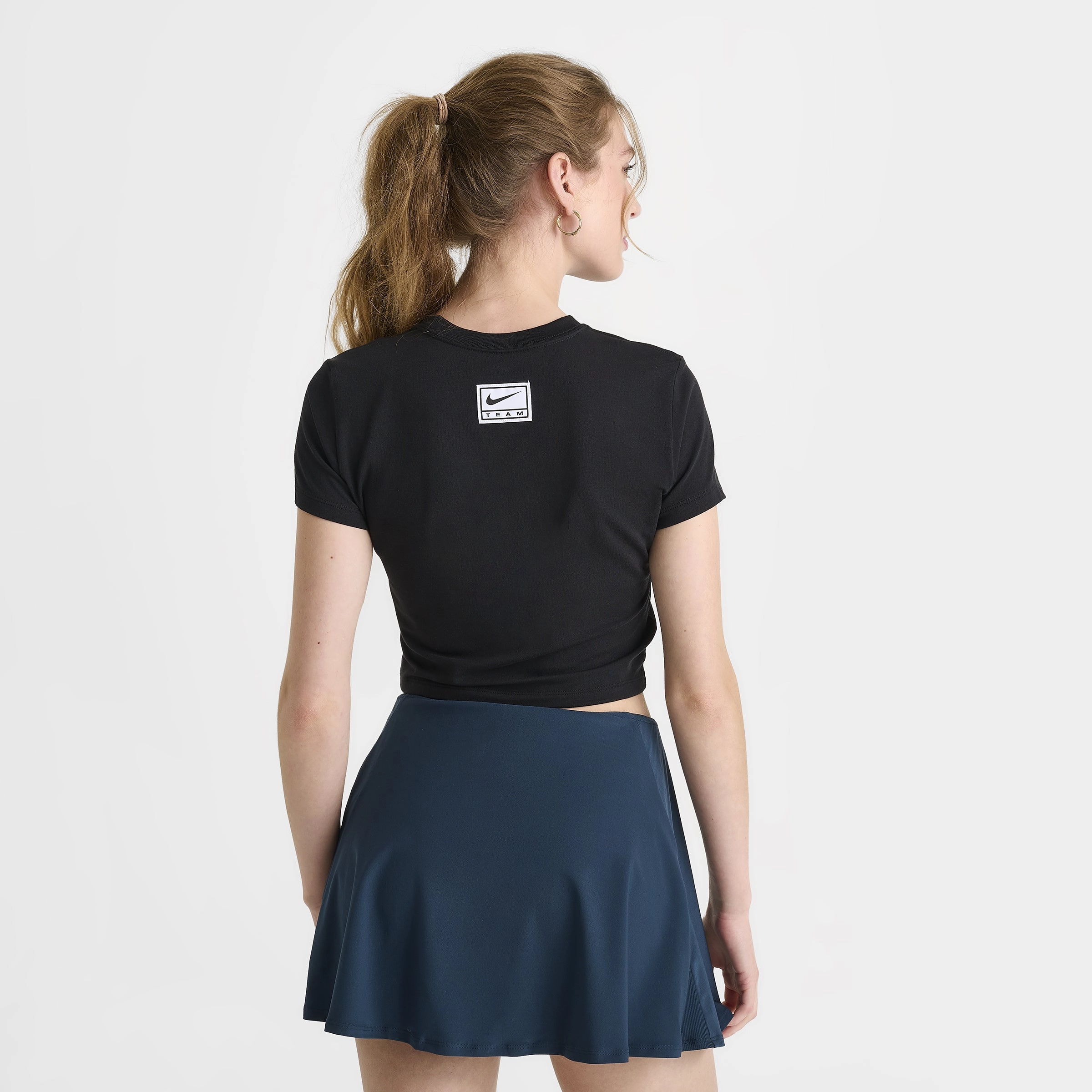 Chic Fit Modern Twist Nike Women's Slim Crop T-Shirt / Black