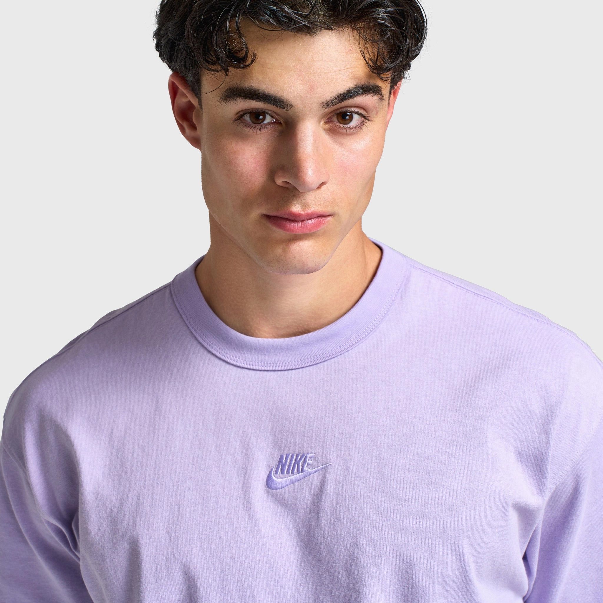 Tactical Bound Hem Nike Sportswear Premium Essentials T-Shirt / Hydrangeas