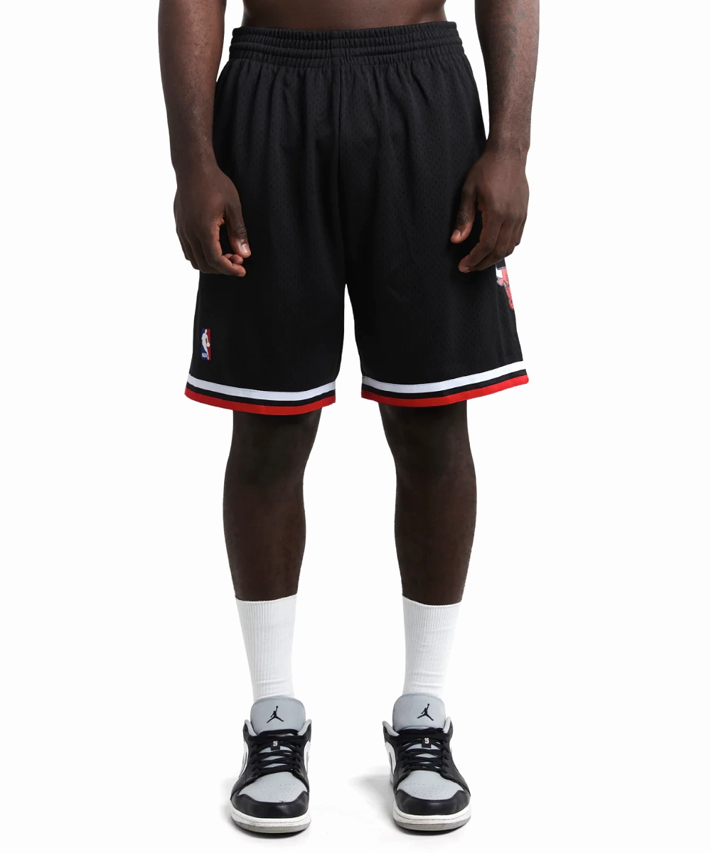 Chicago Bulls 1997-98 Alternate Swingman Shorts Adjustable Drawcord Placket Closure