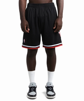 Chicago Bulls 1997-98 Alternate Swingman Shorts Adjustable Drawcord Placket Closure