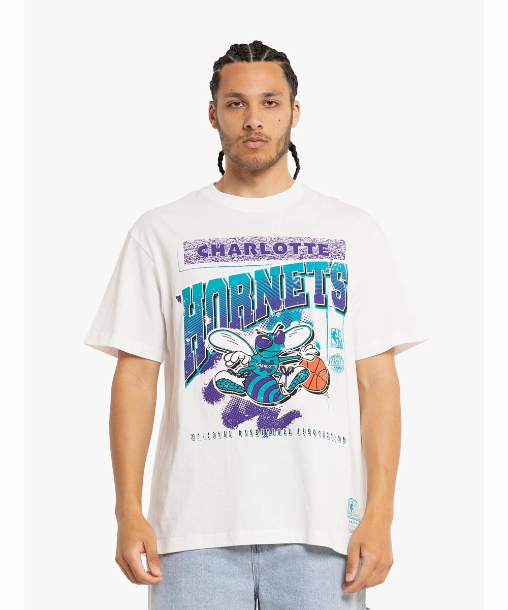 ReflectiveDetails Mitchell & Ness Charlotte Hornets BRUSH OFF 2.0 Crew (White Marle)