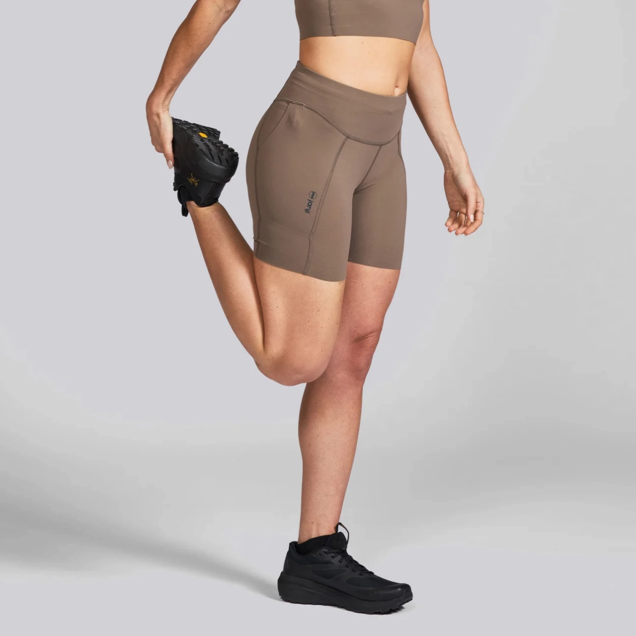 City Shorts Janji Women's 5" Pace Short