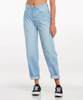 Wrangler Tyler Wide Jeans (Westcoast Blue) CompressiveFitFabric Happy Core