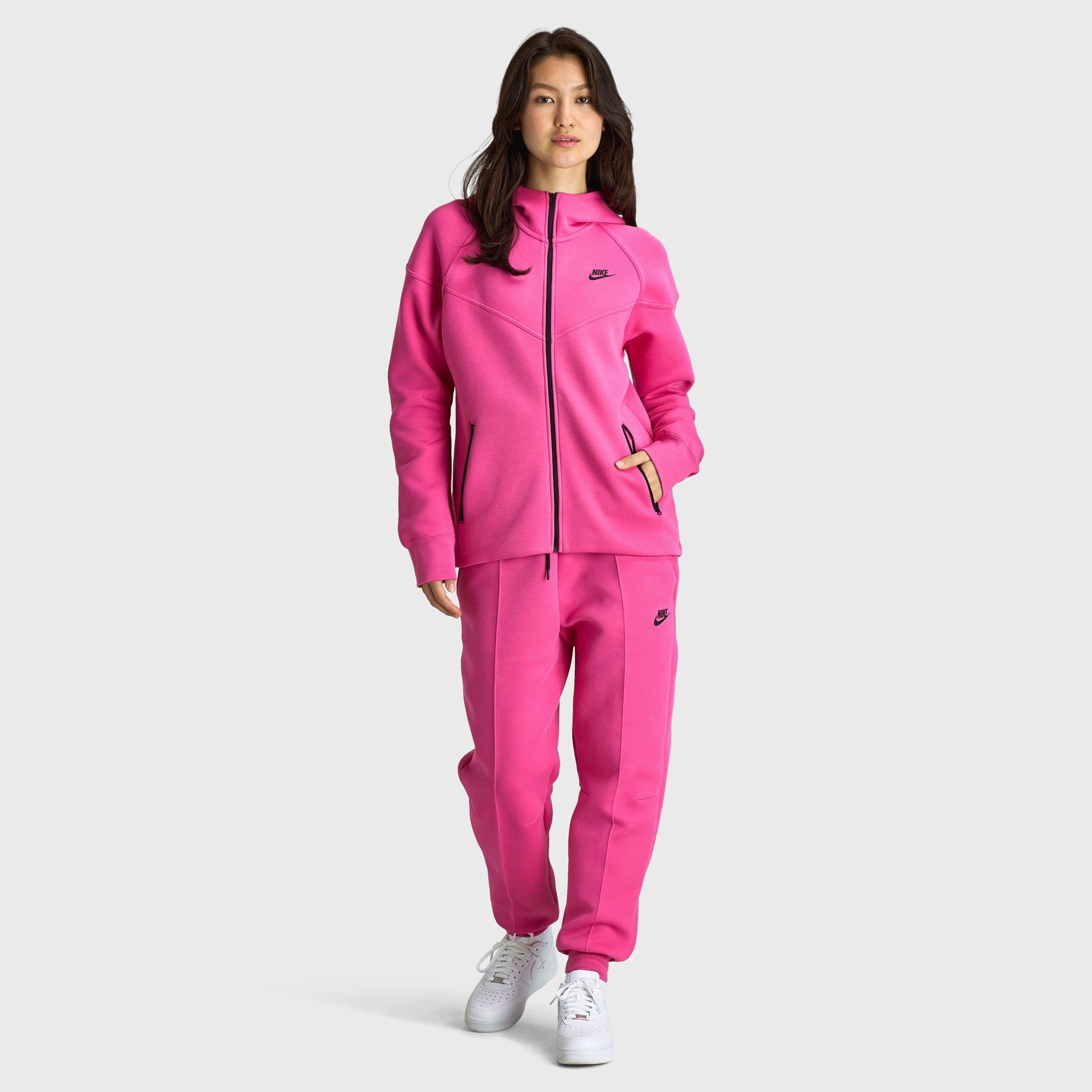 Modern Day Look Nike Sportswear Women's Tech Fleece Windrunner Full Zip Alchemy Pink / Black
