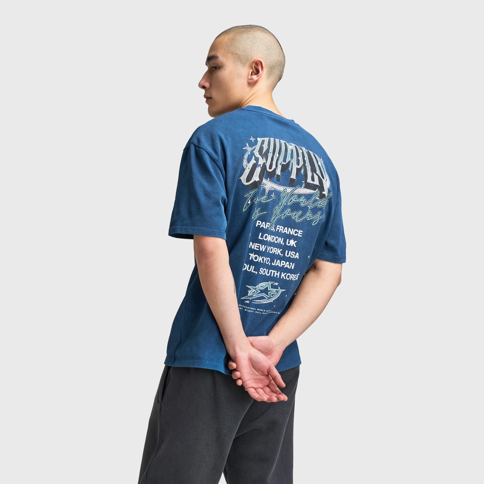 Body Mapping Technology Learning - effective Supply & Demand Chrome Star Graphic T-Shirt / Washed Dark Denim