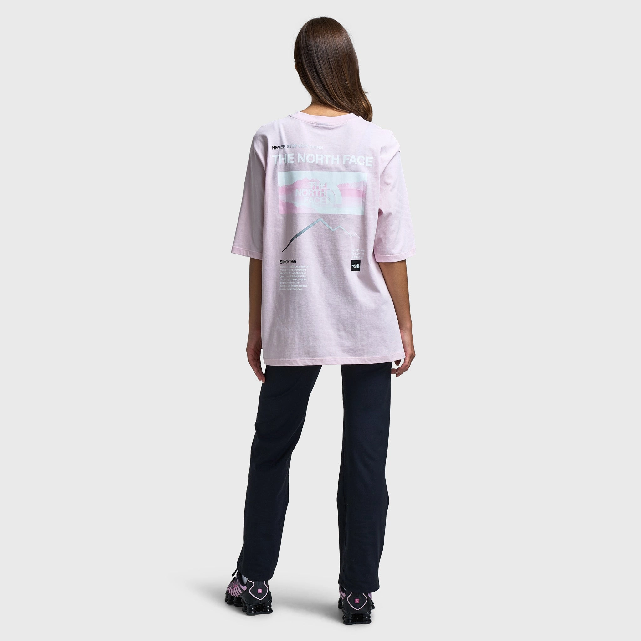 The North Face Women's Gradient Flow Oversized Tee / Pale Blossom Non Restrictive Silhouette