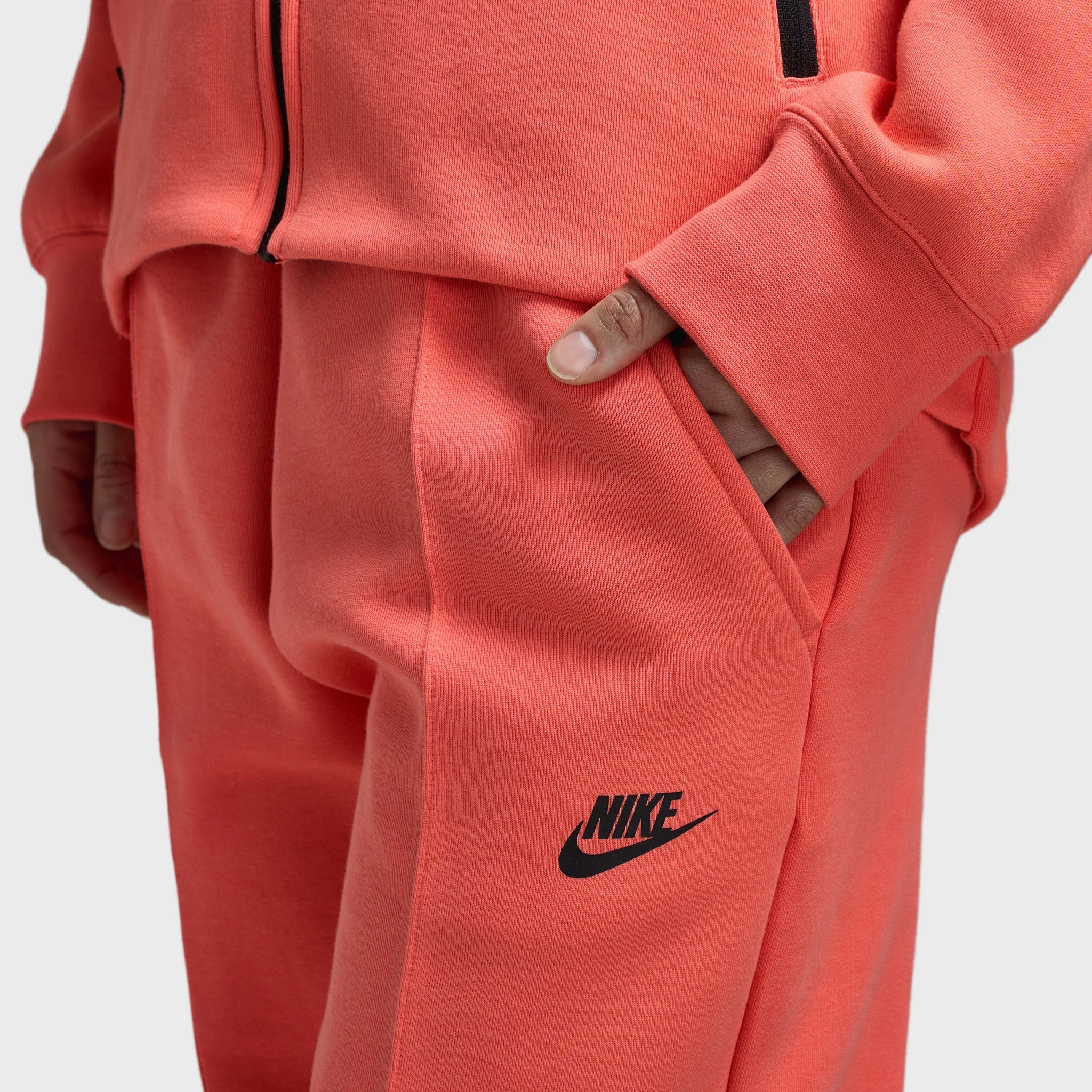 FlexibleCuff Nike Sportswear Women's Tech Fleece Mid Rise Jogger Magic Ember / Black