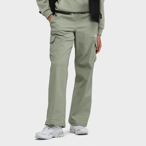 The North Face Women's Highwaisted Cargo Pants / Tea Green WrinkleResistant Texture nail salon