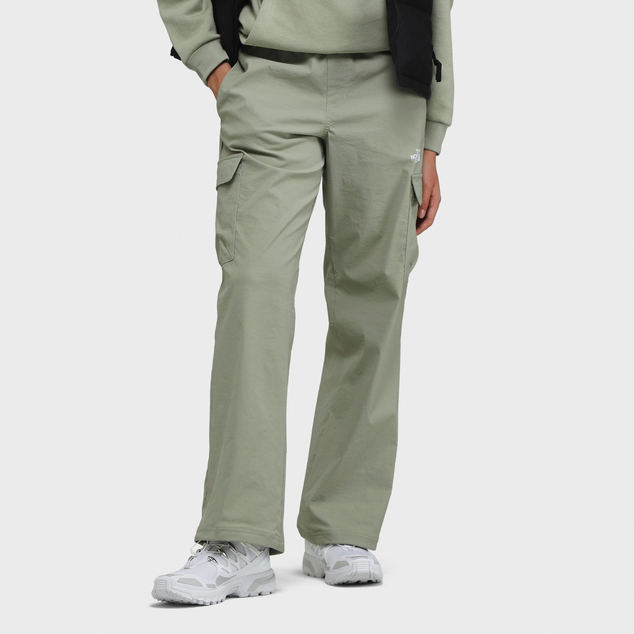 The North Face Women's Highwaisted Cargo Pants / Tea Green WrinkleResistant Texture nail salon
