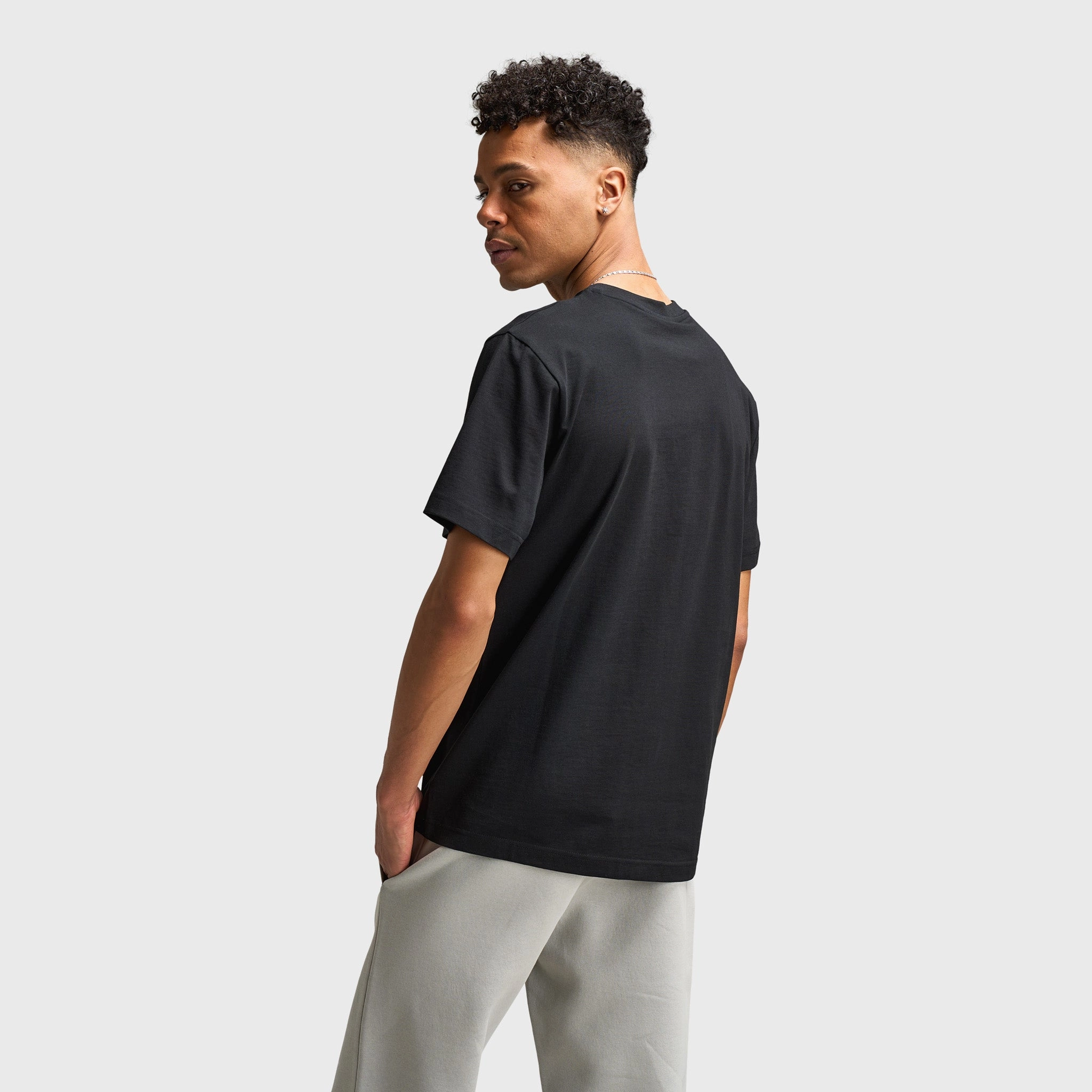 Tagless Collar Sonneti Hare Graphic T-Shirt / Black