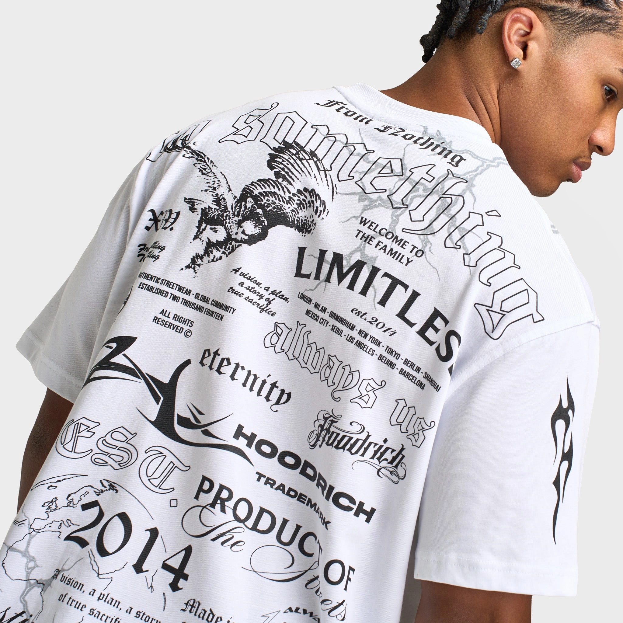 Hoodrich Dark Oversized Graphic T-shirt / White Stable performance Ornamental