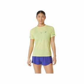 Non Restrictive Cut Hidden Zipper Pocket Woman's MetaRun Pattern SS Top - GLOW YELLOW