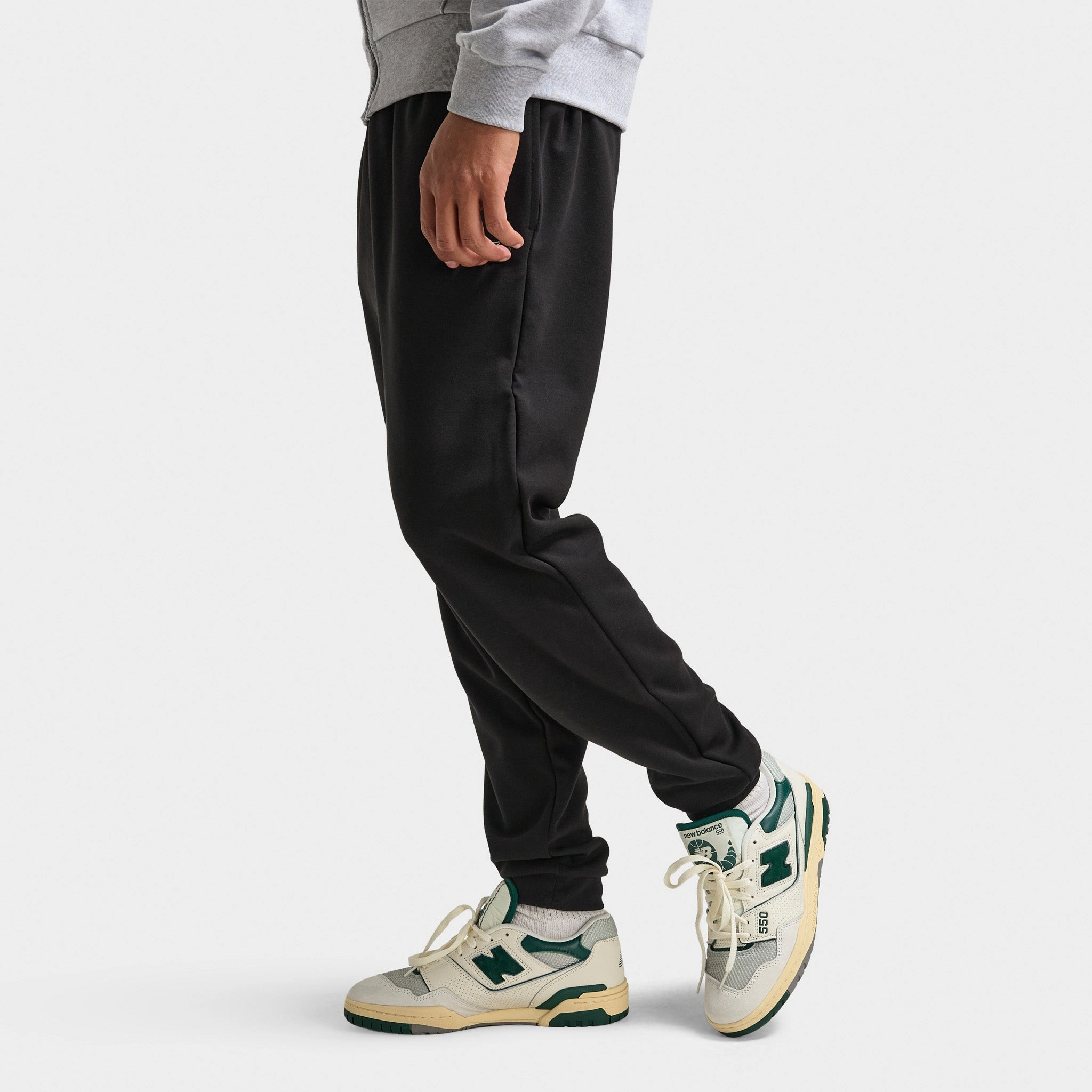 Lacoste Tapered Lightweight Double Face Sweatpants / Black Snug fit