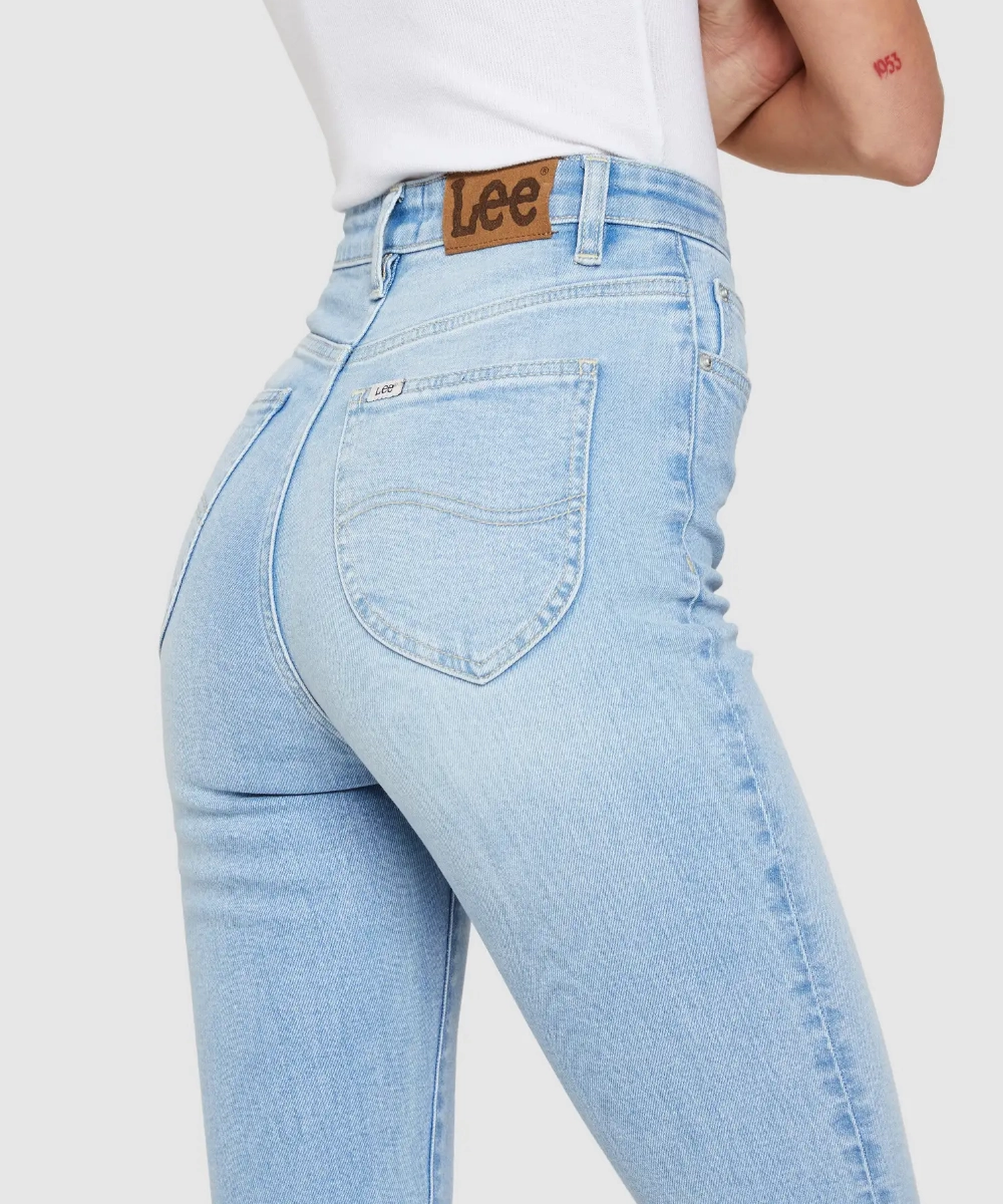 WindResistantWeave Lee Hi-Licks Crop Jeans (Strike a Chord Blue)