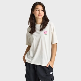 Jordan Women's Graphic Girlfriend T-Shirt / Sail OversizedSilhouette