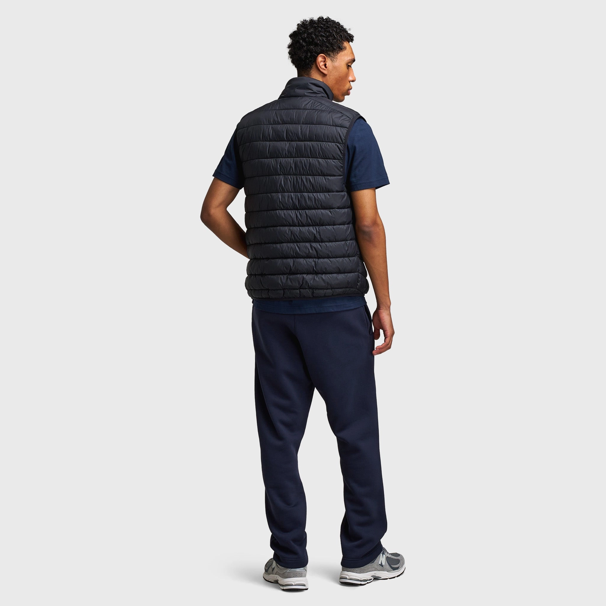 Sonneti Crag Gilet / Black Minimal Aesthetic