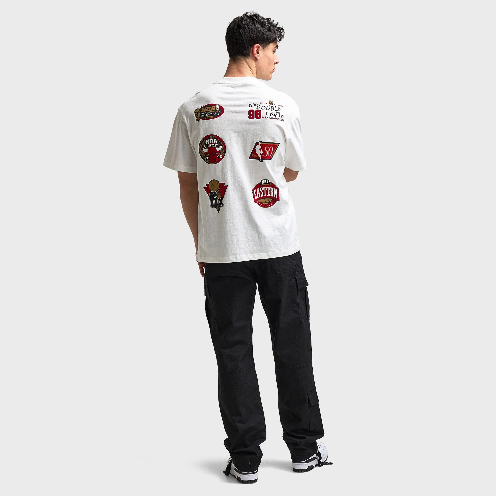 Mitchell & Ness Chicago Bulls Multi Logo T-Shirt / White Ribbed Edging suitable for hobbyists