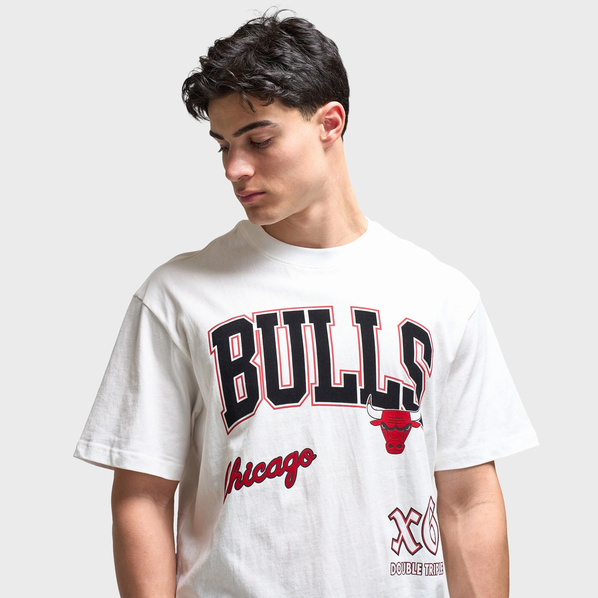 Mitchell & Ness Chicago Bulls Multi Logo T-Shirt / White Motion Enhanced Quick Evaporate Fabric