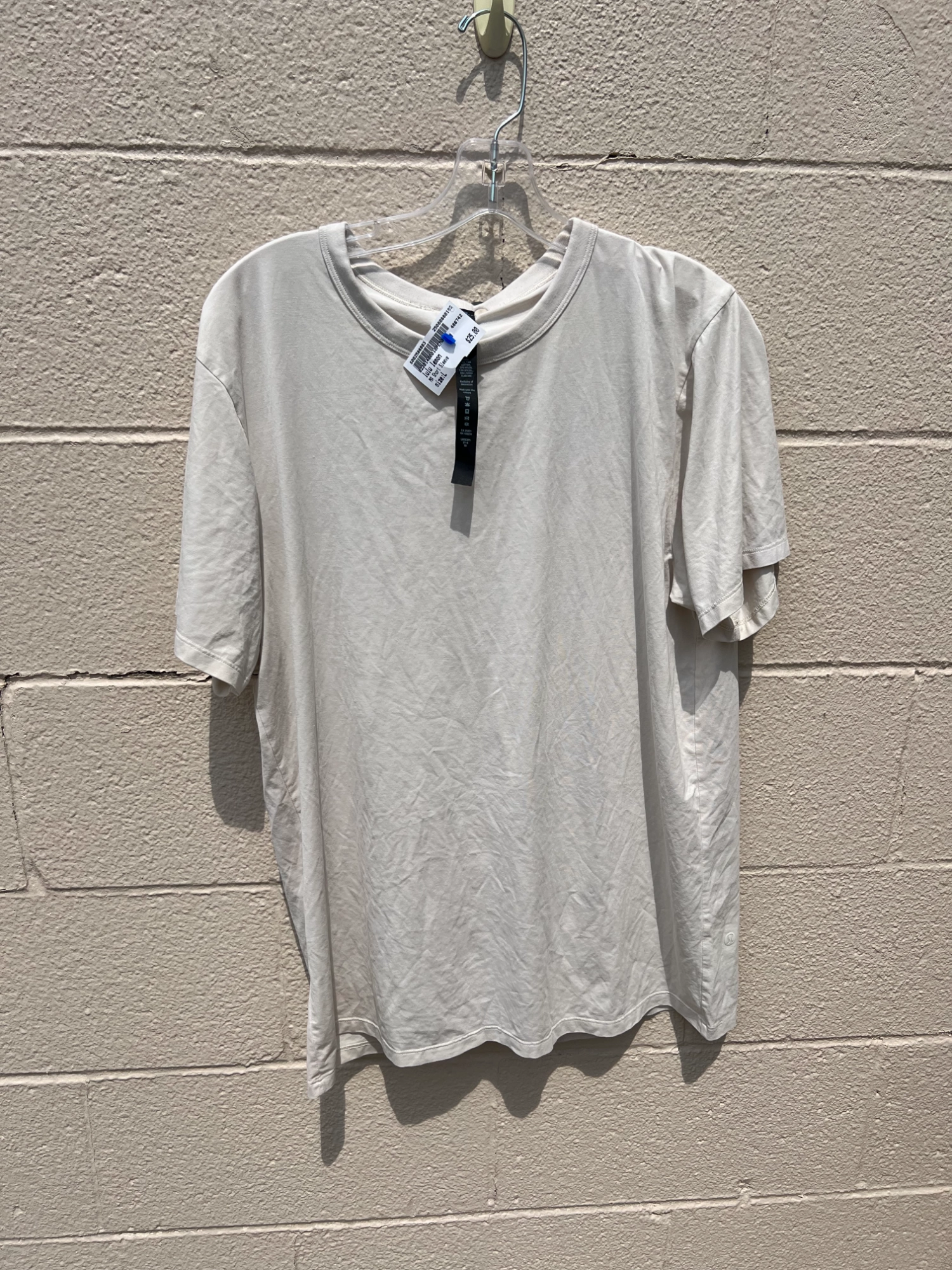 Lulu Lemon Athletic Top Size Large TearResistant Material