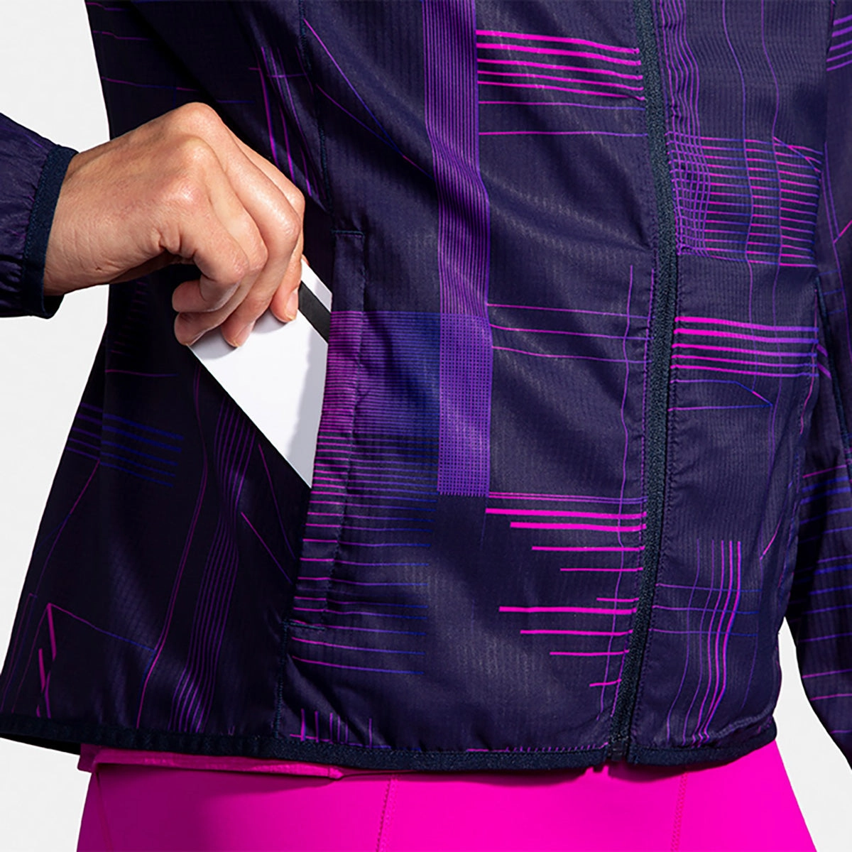 Brooks Canopy Jacket Airflow Ventilation Adventure Day Look