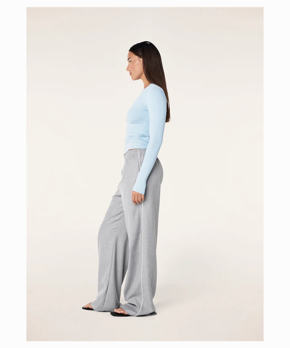 Sharp Edge Magnetic Closure P.E Nation Foundation LS Top (Ice Blue)