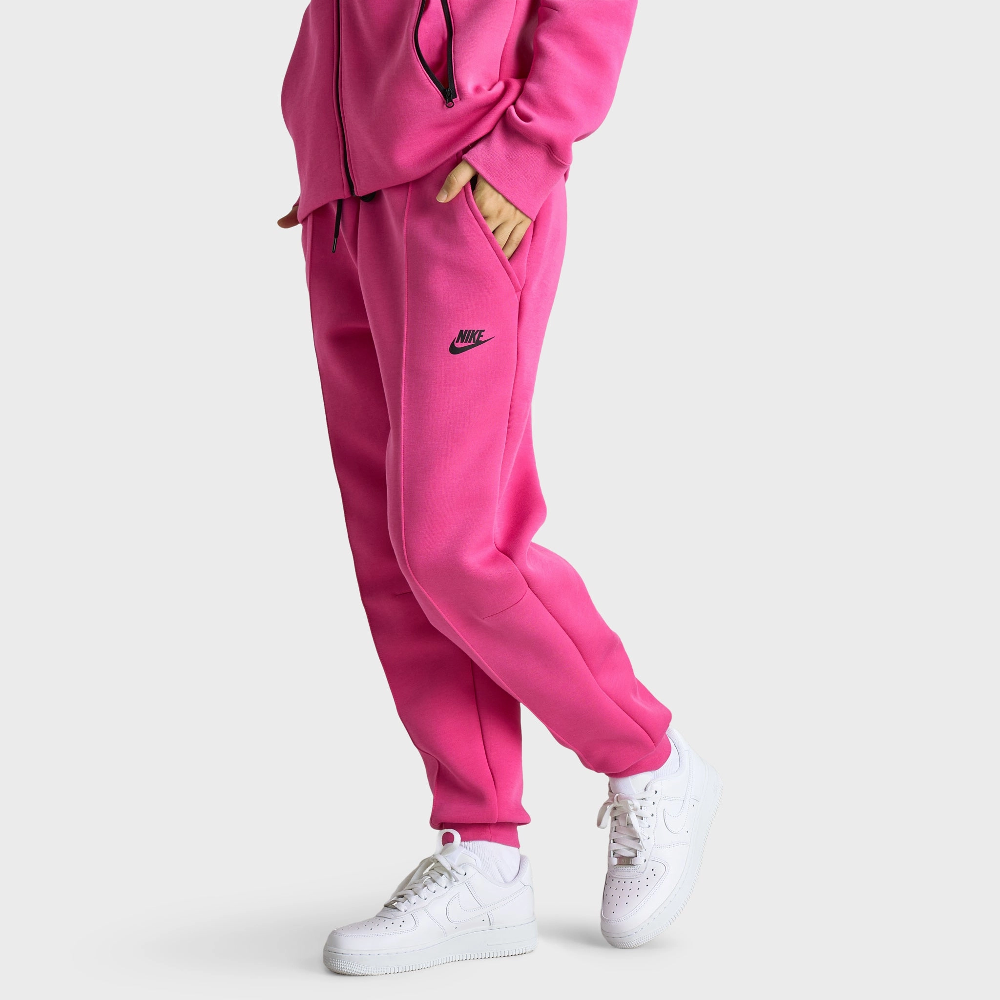 french chic Nike Sportswear Women's Mid-Rise Tech Fleece Joggers Alchemy Pink / Black