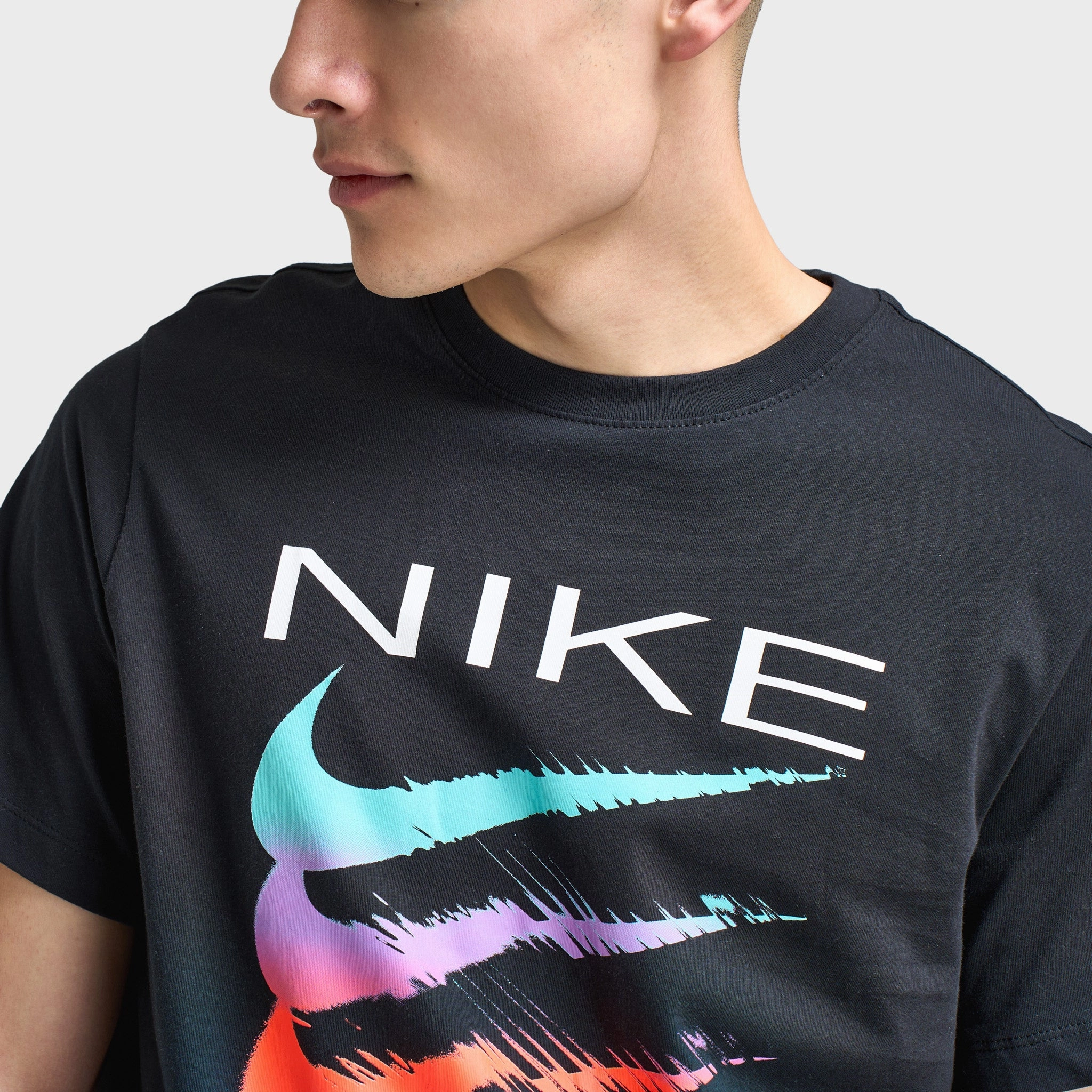 Nike Sportswear Swoosh T-shirt / Black difficult to disassemble plastic material