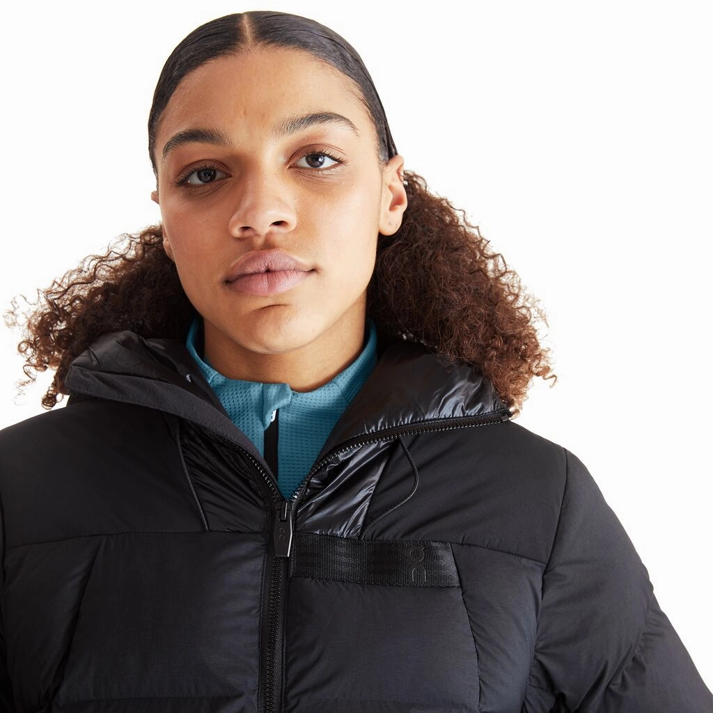 On Women's Challenger Jacket Black Motion Core