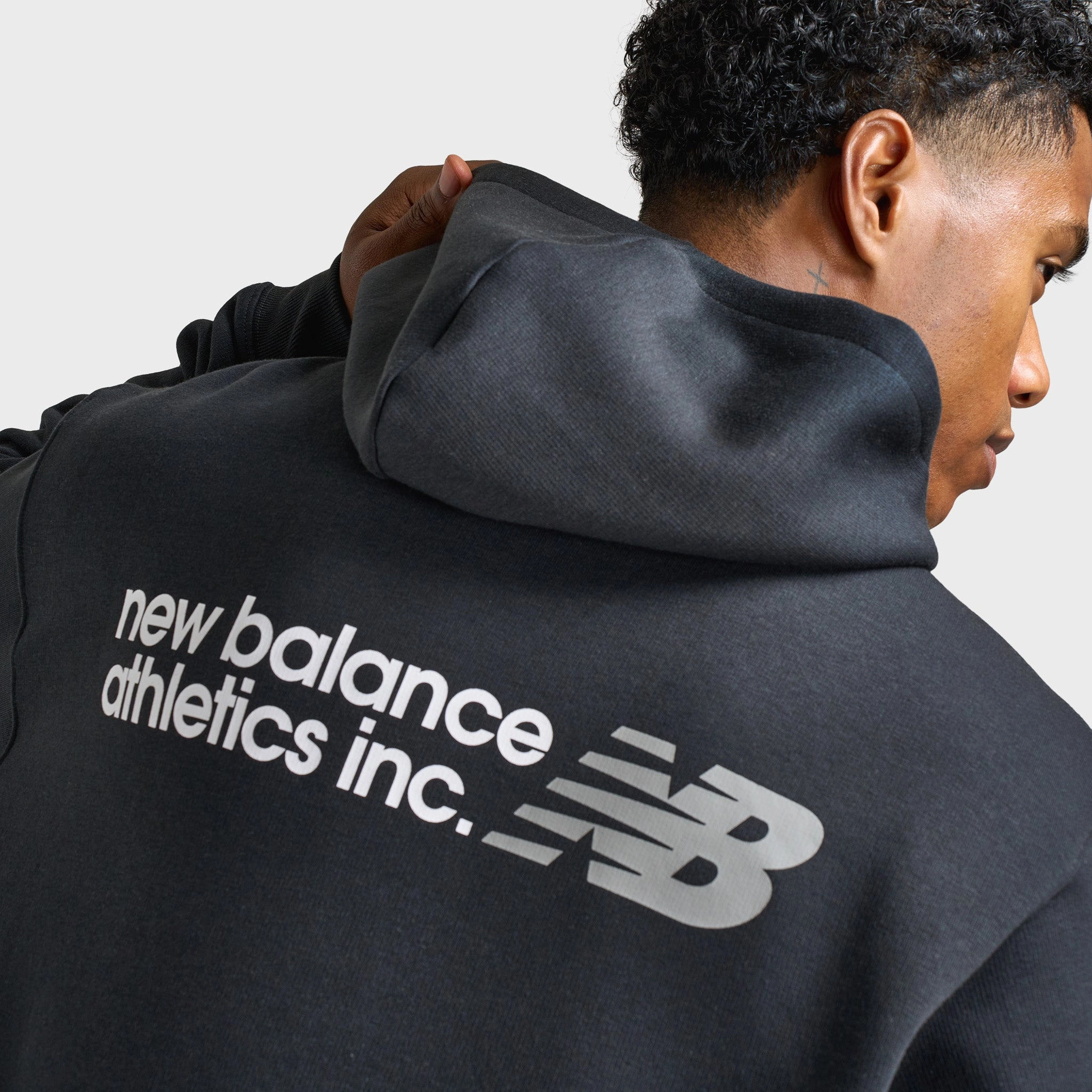 Flexible Hem Adjustment New Balance Tone Big Logo Hoodie / Black