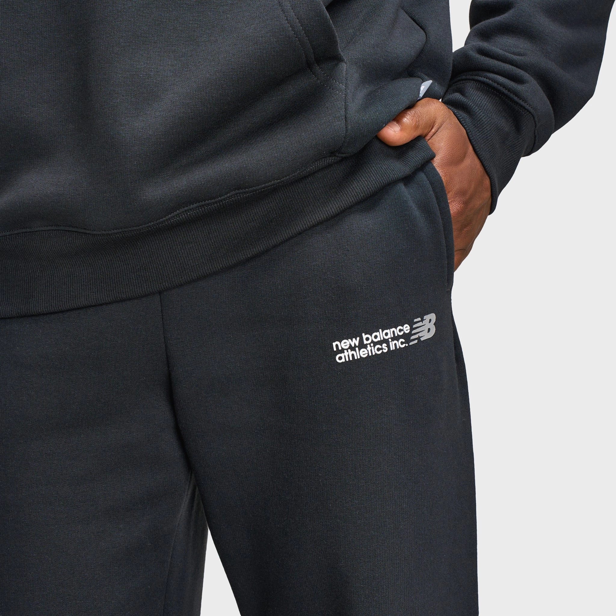 New Balance Tone Logo Open Hem Pants / Black Kids' wear