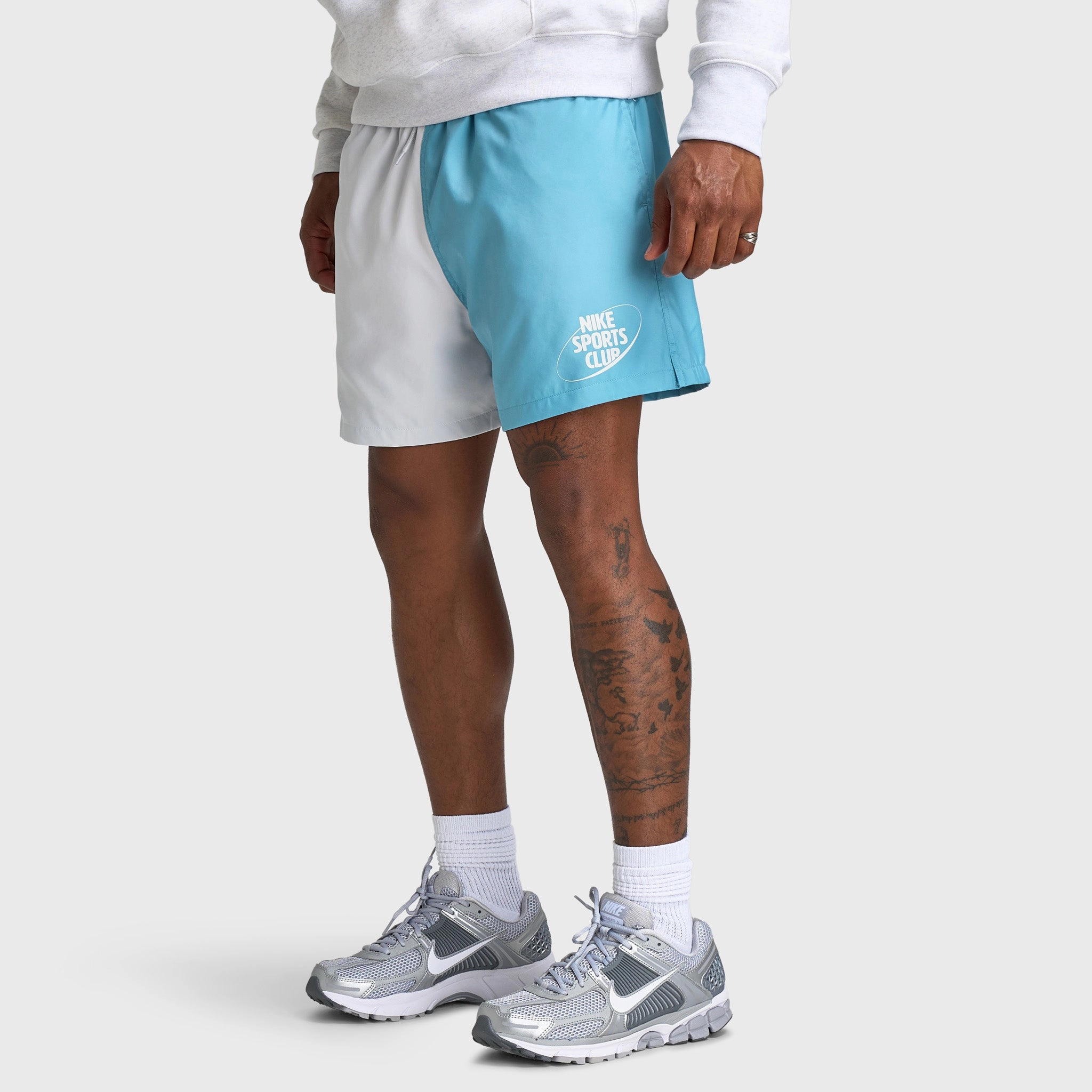 Nike Club 5" Flow Shorts Photon Dust / Denim Turq Go Light Odor Control Treatment