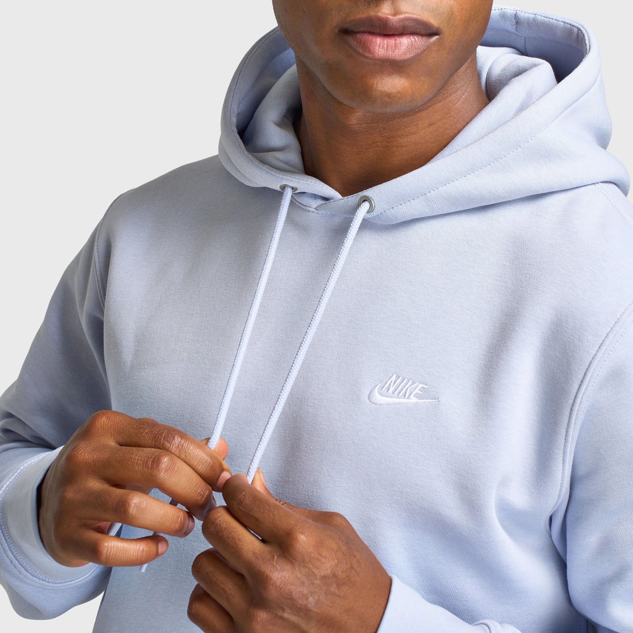 Travel Light Fit Nike Club Fleece Pullover Hoodie Ghost / White