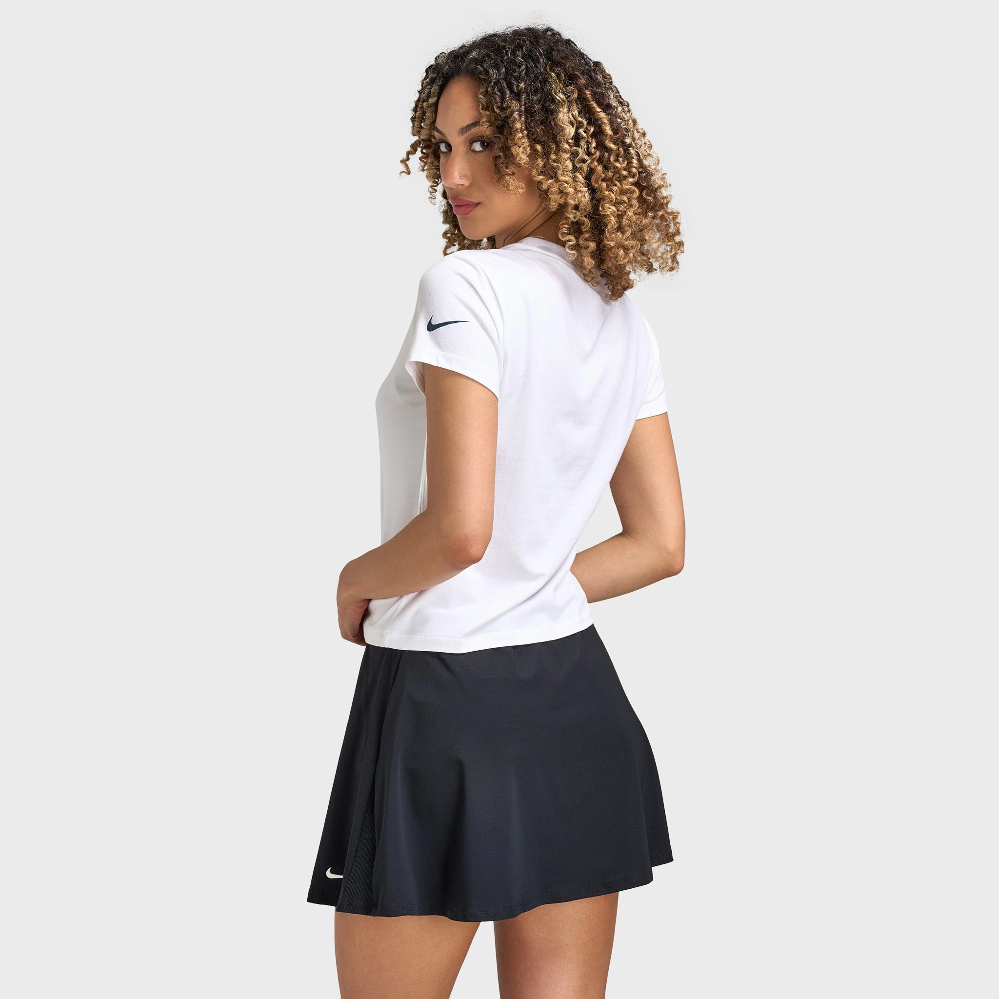 Nike Court Women's Dri-Fit Slam SS Tee French Open White / Black Classic Trend Look Non Restrictive Cut