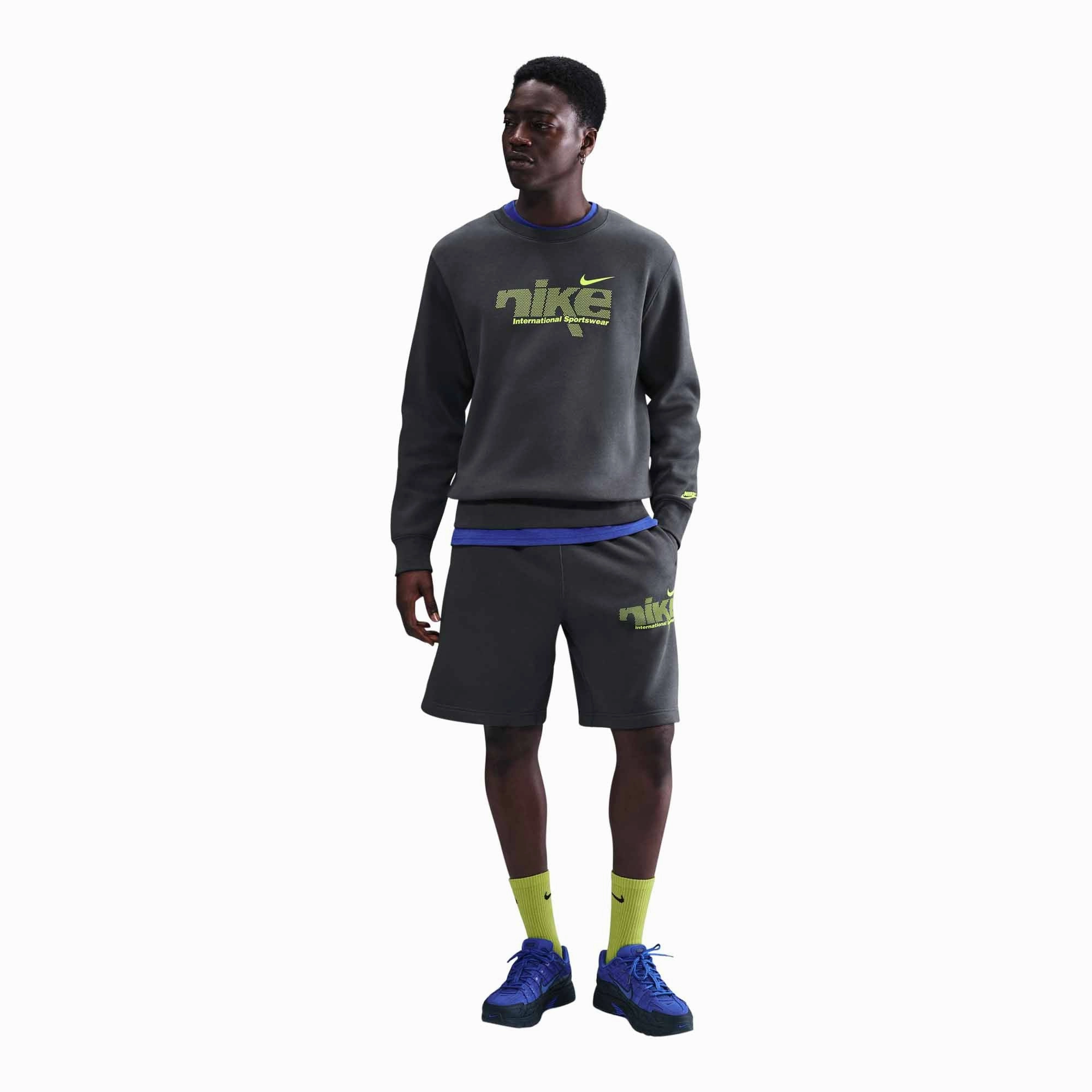 FlatlockSeaming Trust Glow Nike Sportswear Club Men's Fleece Crew