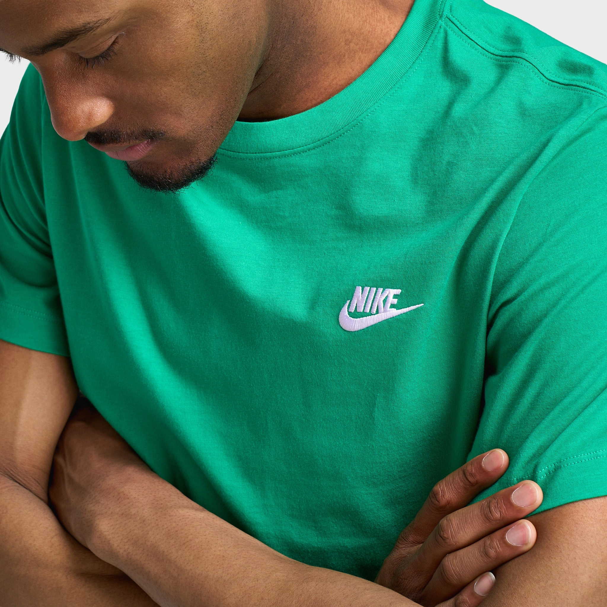 Nike Sportswear Club T-Shirt / Stadium Green Tagless Neckline marines
