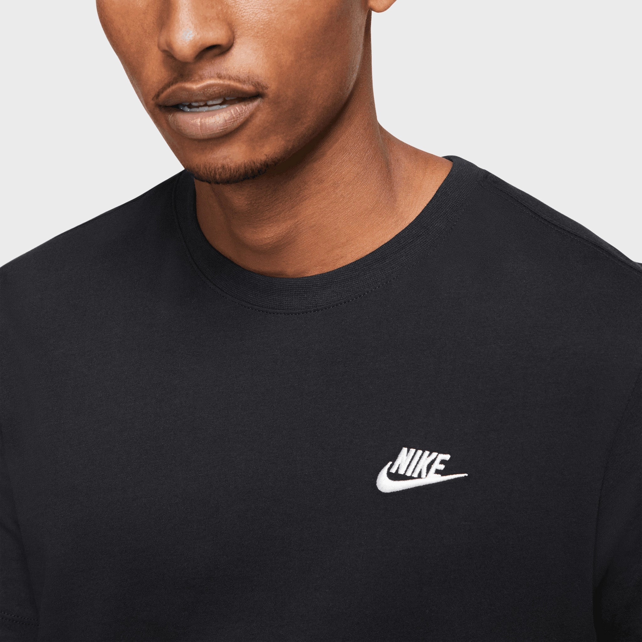 Active Smooth Nike Sportswear Club T-shirt Black / White