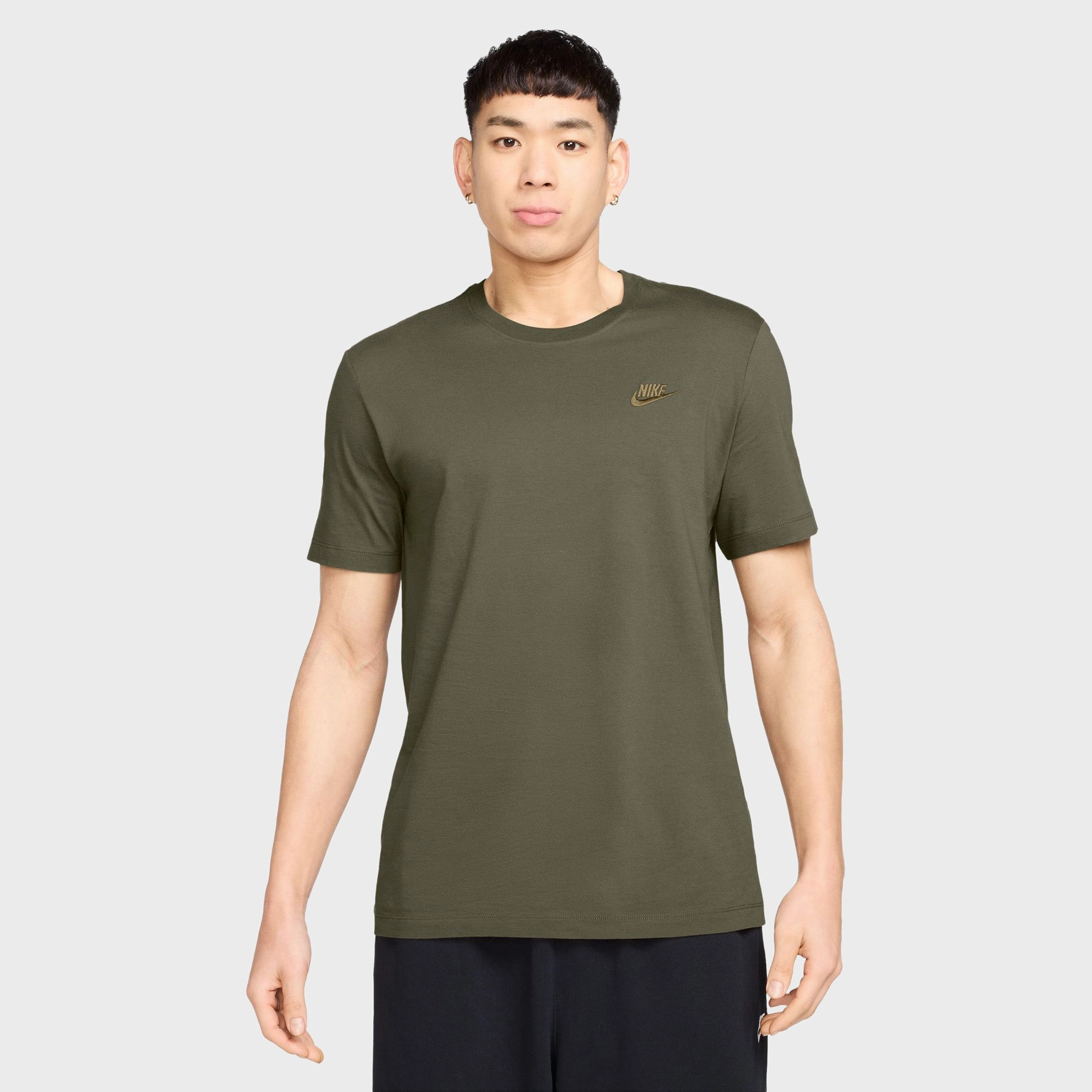 Intuitive Nike Sportswear Club T-shirt Medium Olive / Parachute Beige