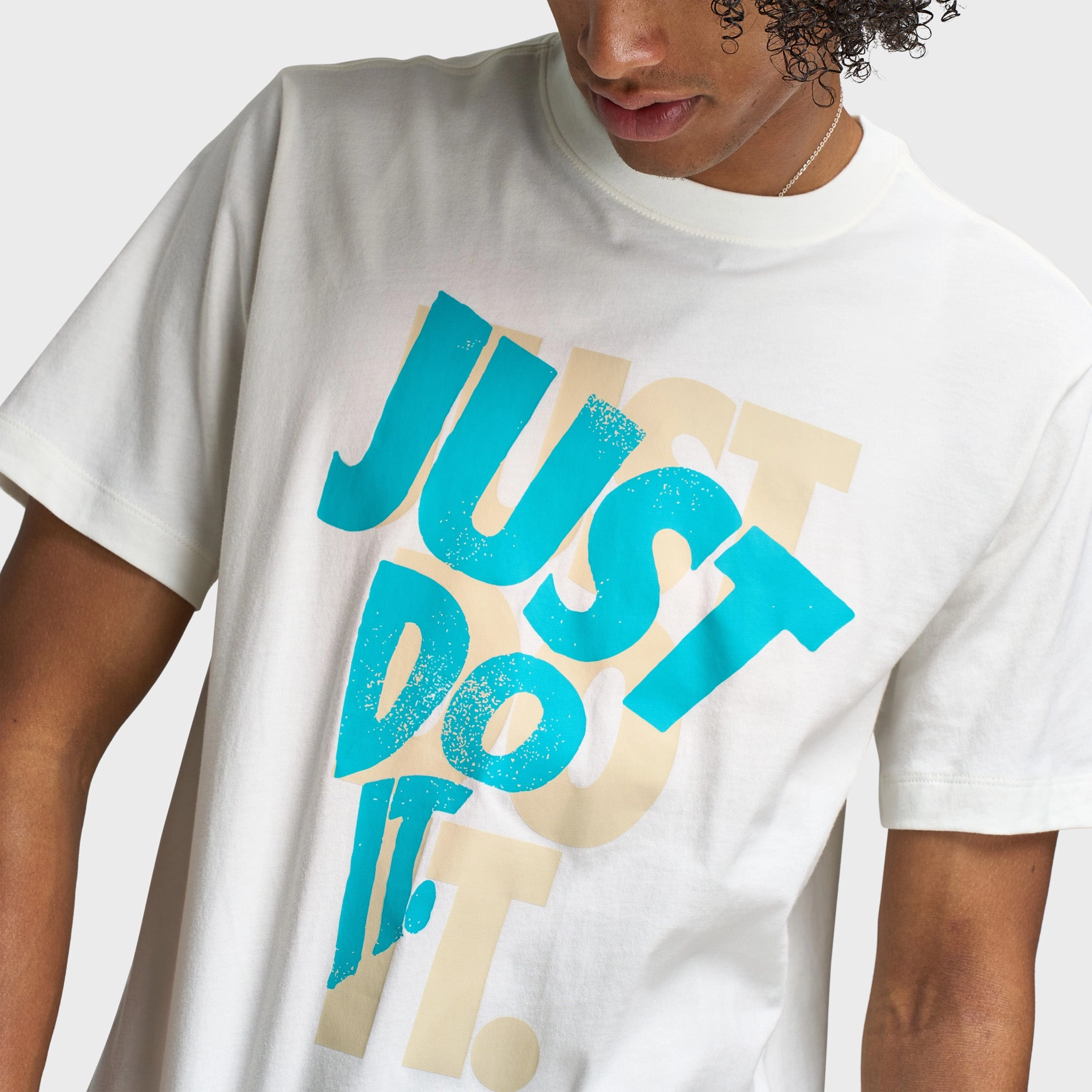 Nike Sportswear Just Do It Graphic T-Shirt / Sail Minimal Fit