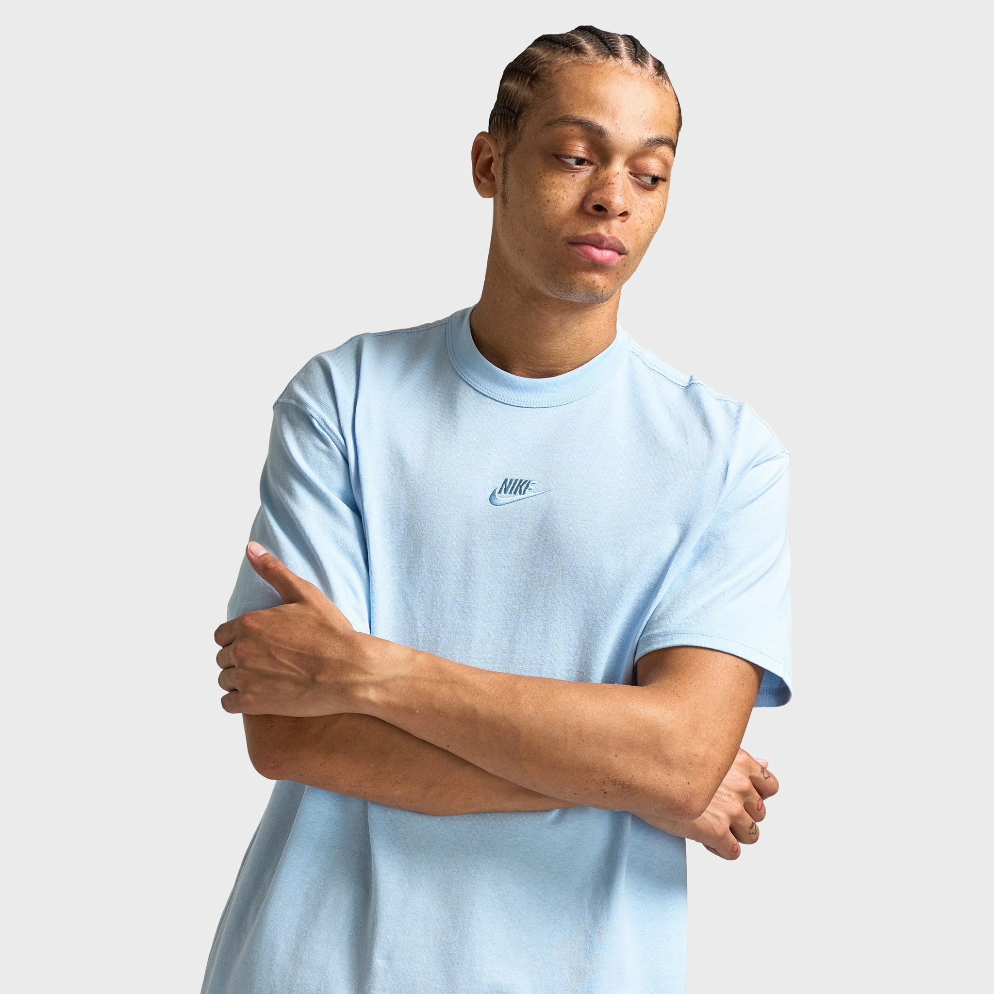 Nike Sportswear Premium Essentials Sustainable T-Shirt / Celestine Blue Seamless construction