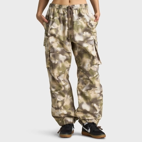 Nike Sportswear Women's Camo Cargo Pants Lt Orewood Brown / Sail Strength training