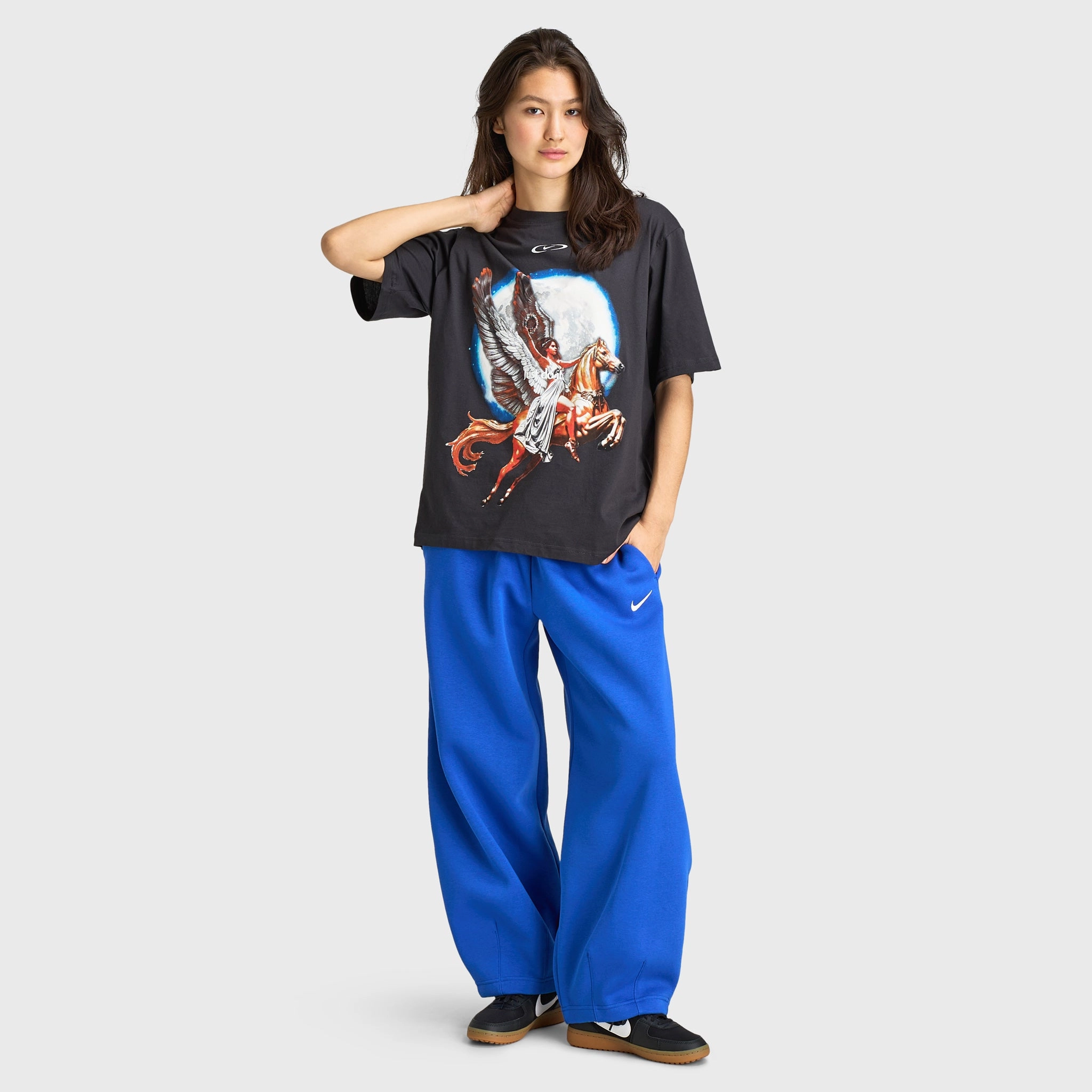 Timeless Top Easy Care Material Nike Sportswear Women's Essentials Boyfriend Soaring T-Shirt Off Noir / White